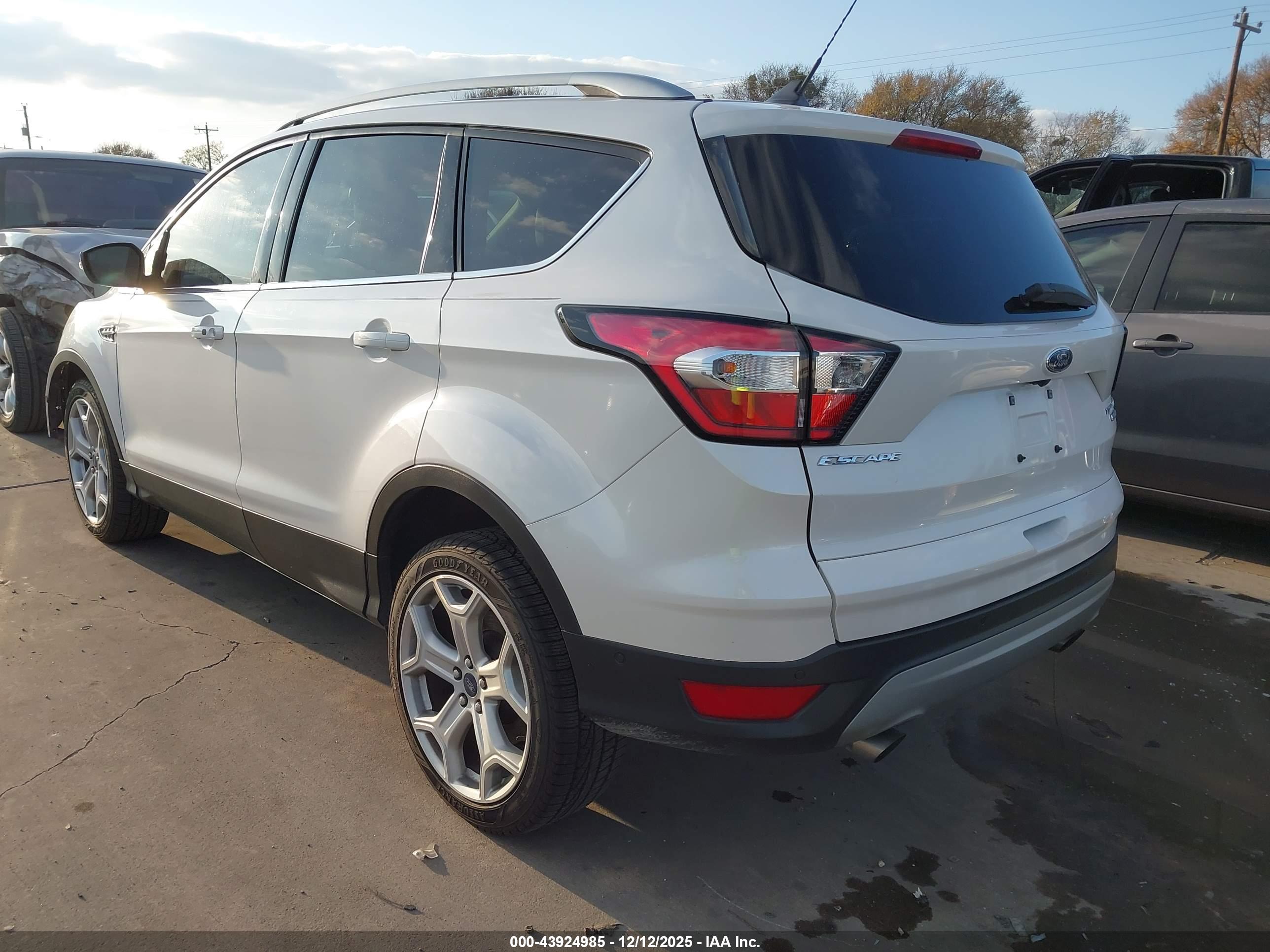 FORD ESCAPE image 3