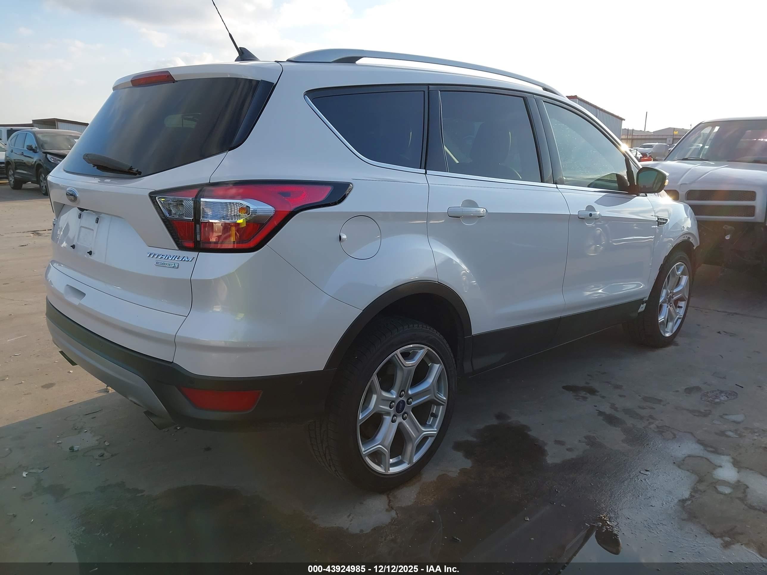 FORD ESCAPE image 4