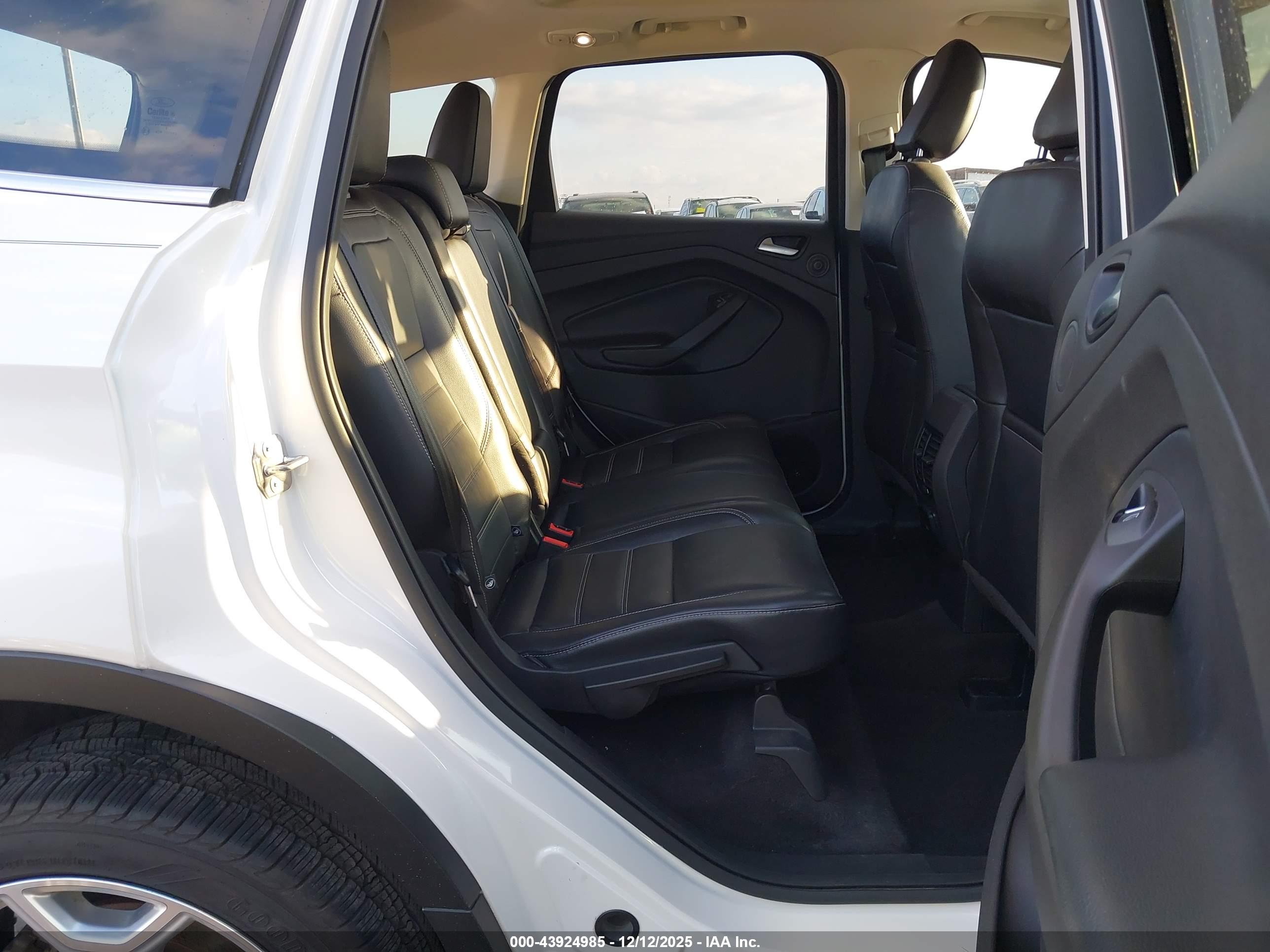 FORD ESCAPE image 8