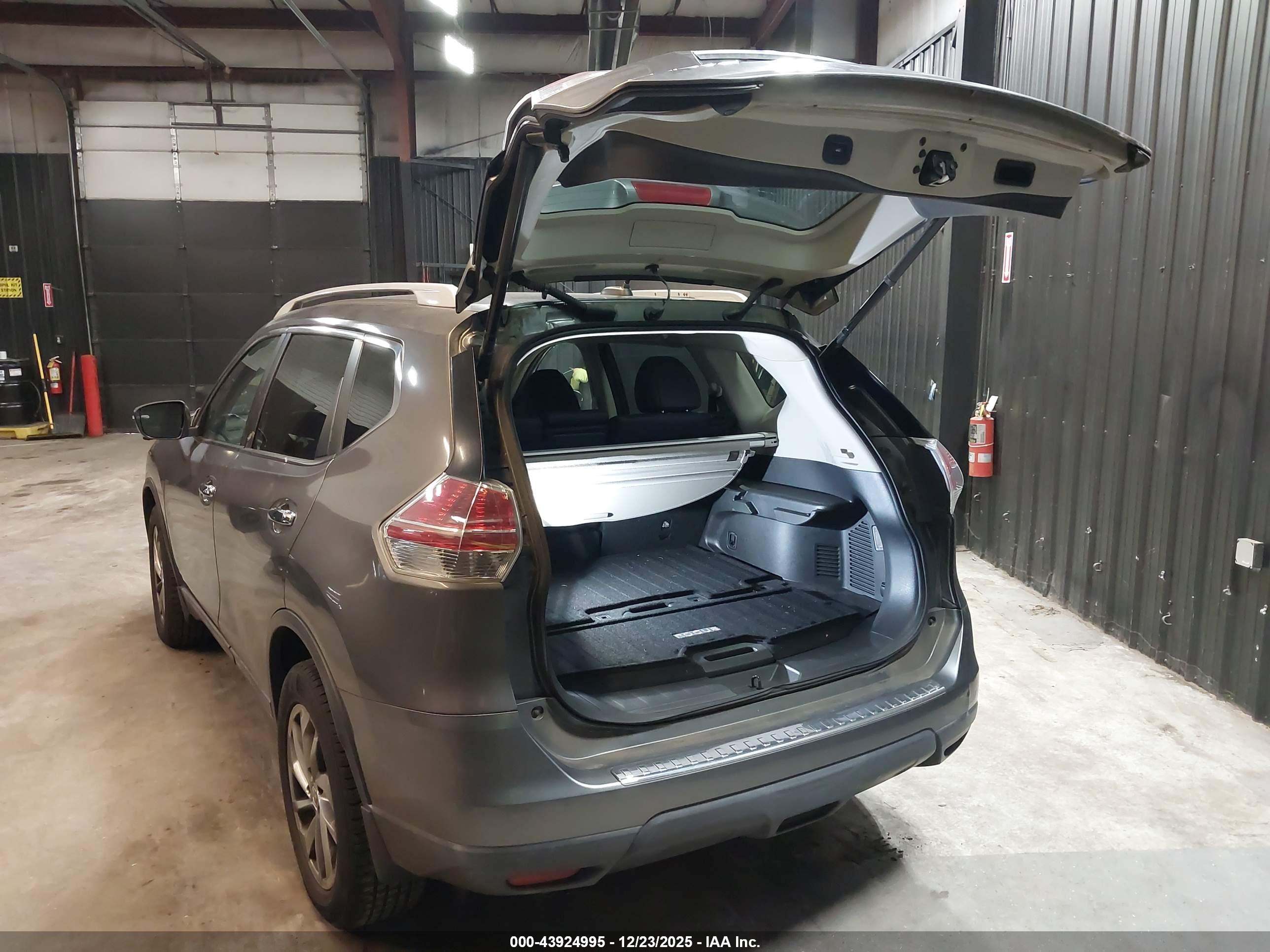 NISSAN ROGUE image 3