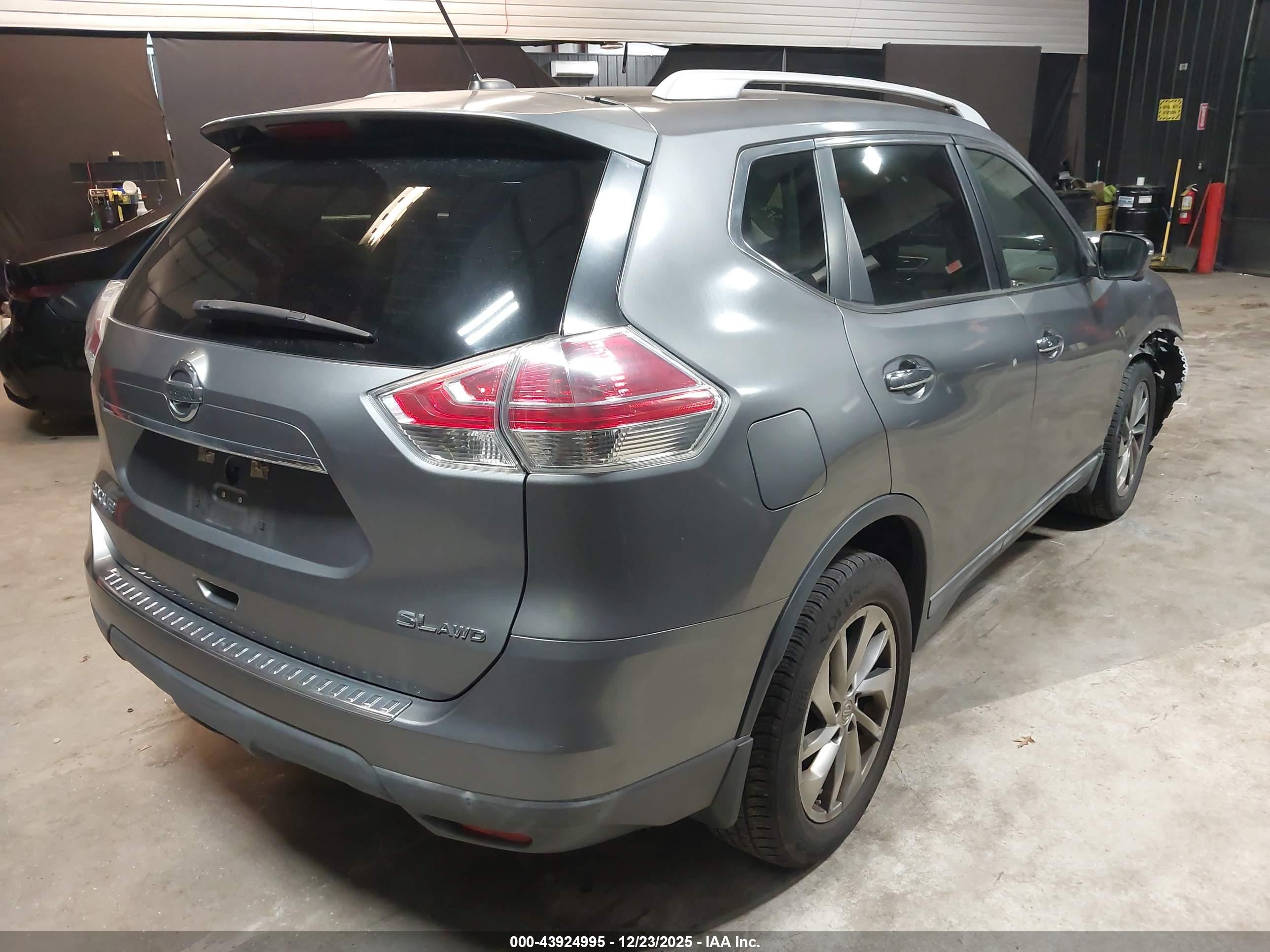 NISSAN ROGUE image 4