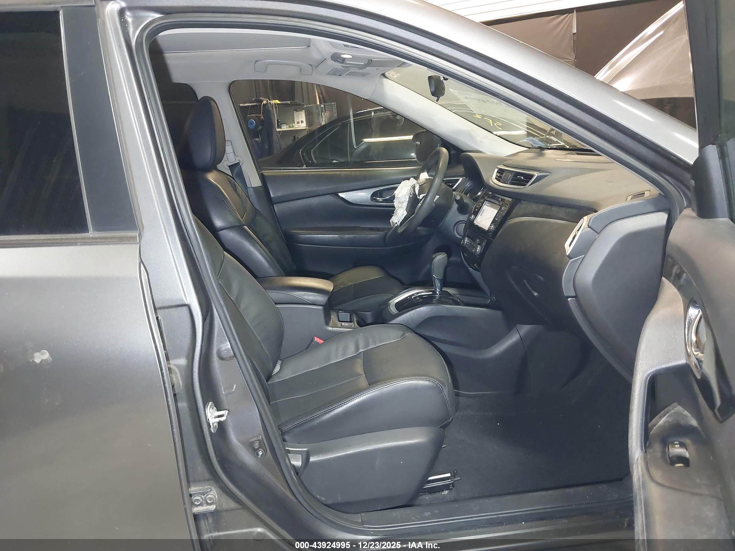 NISSAN ROGUE image 5