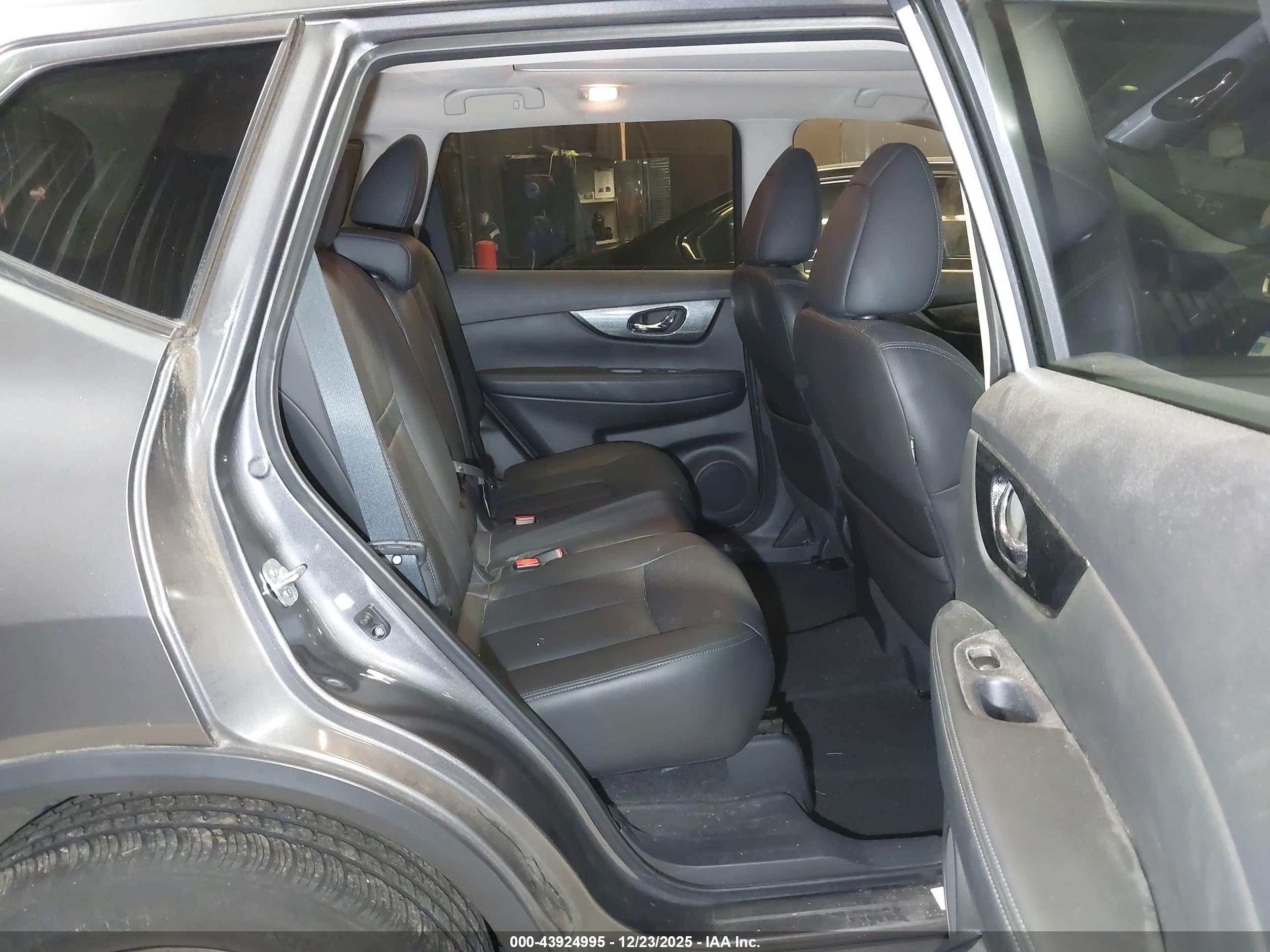 NISSAN ROGUE image 8