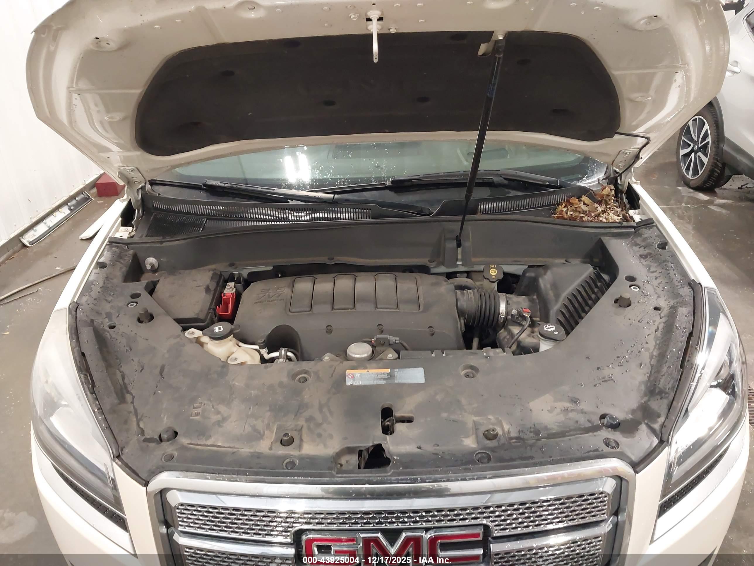 GMC ACADIA image 10
