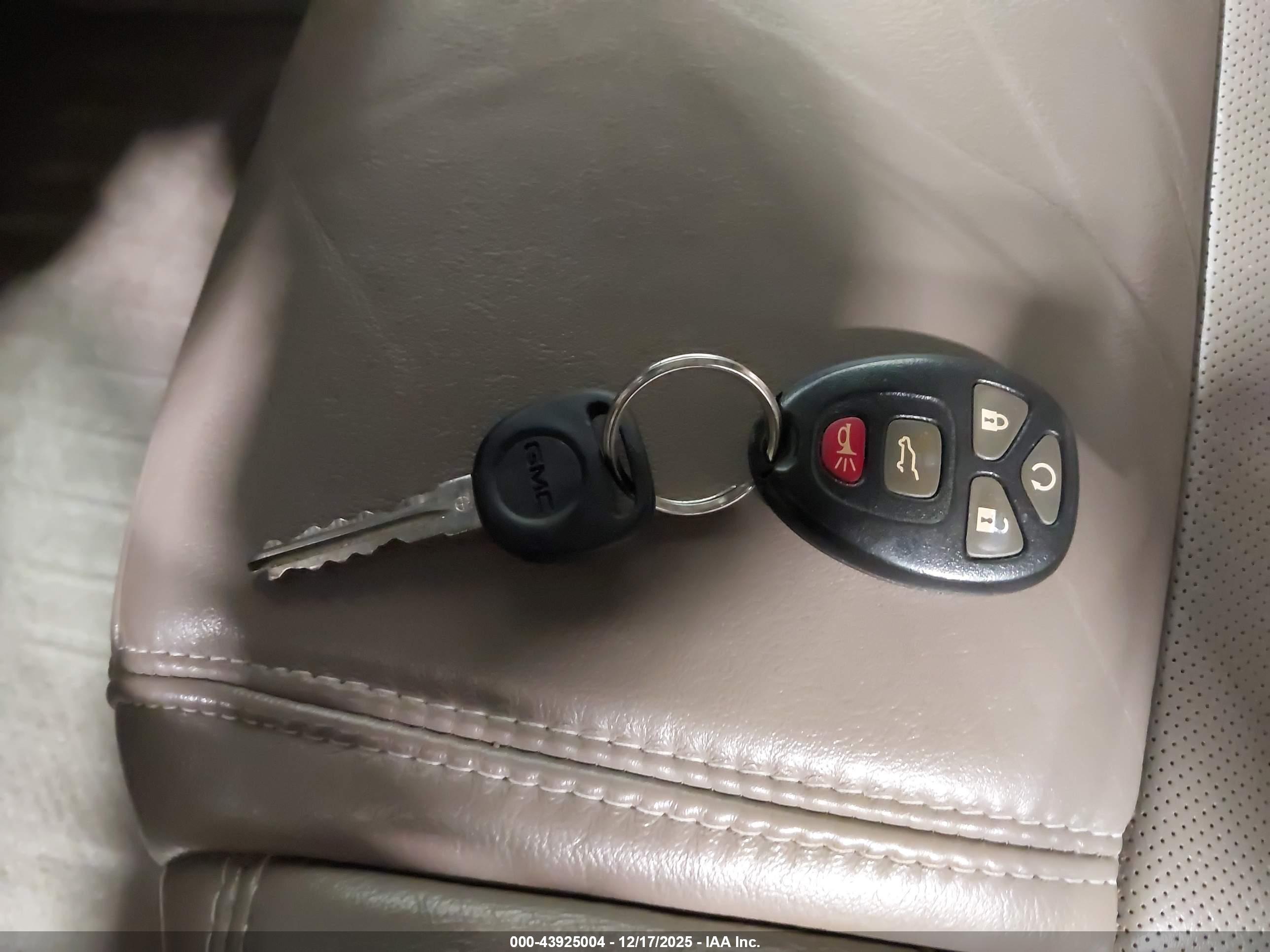 GMC ACADIA image 11