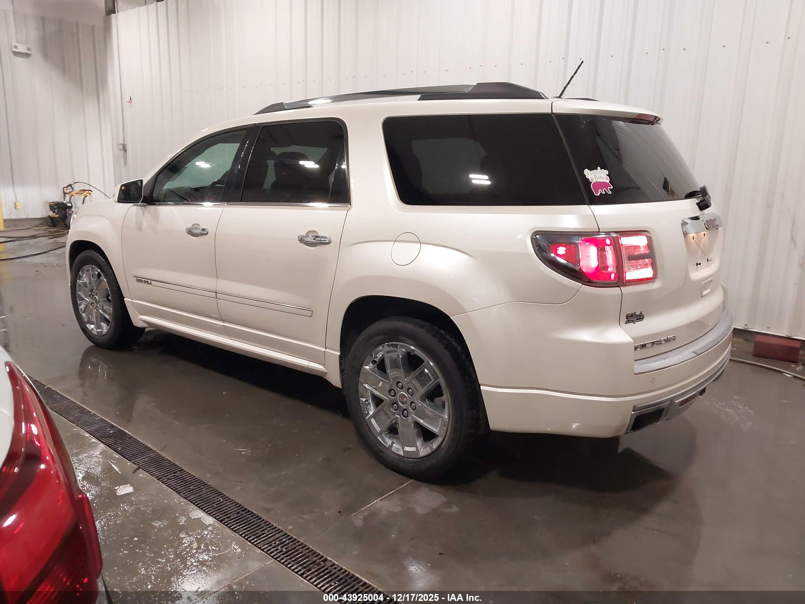 GMC ACADIA image 3