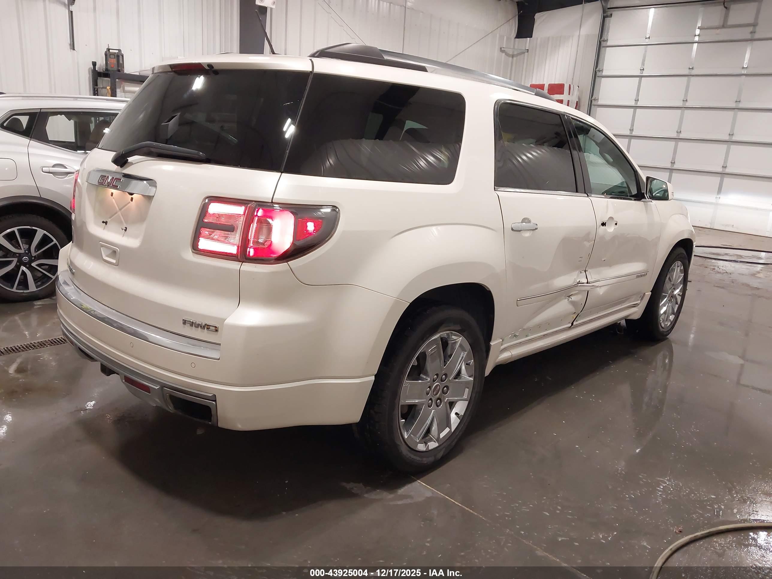 GMC ACADIA image 4