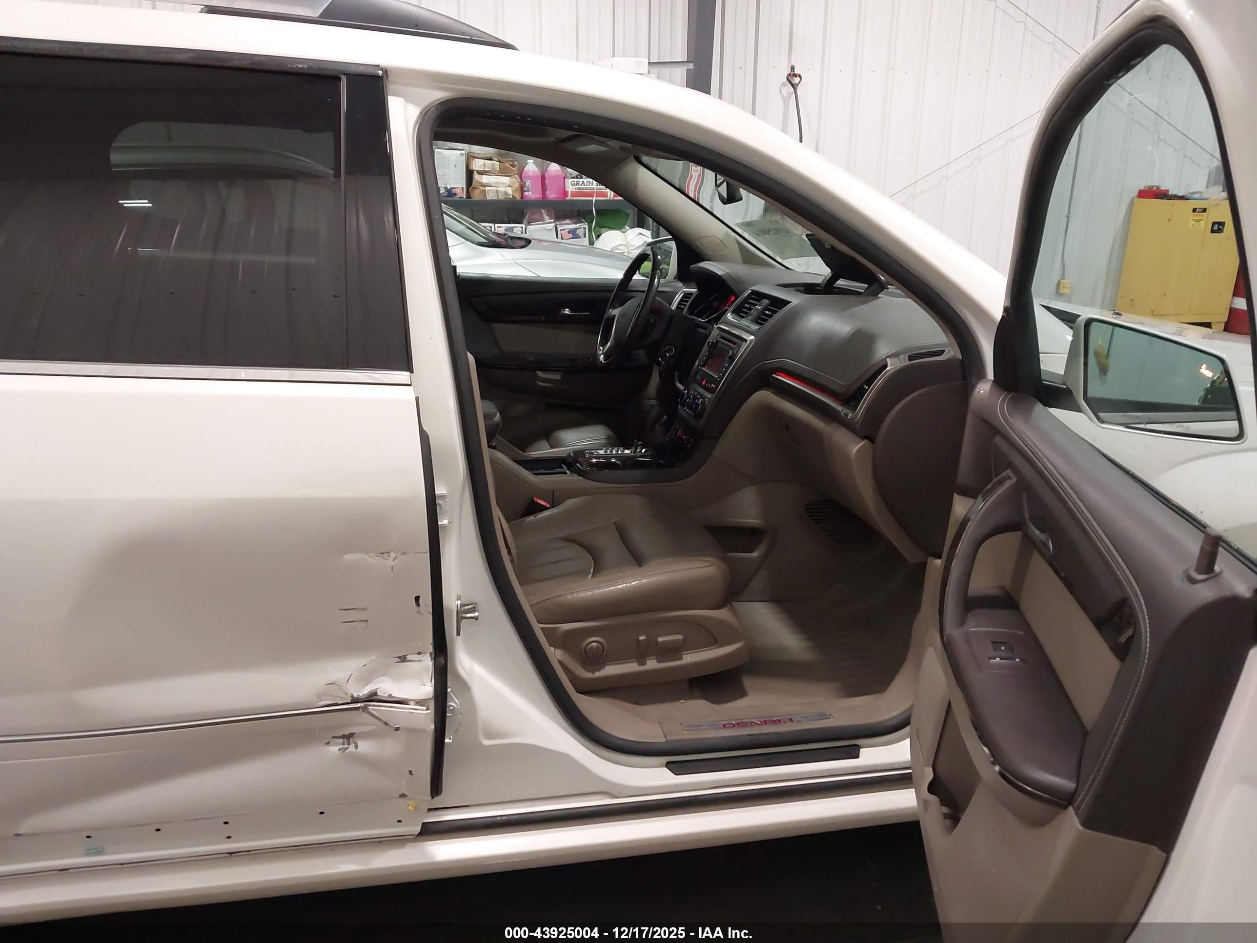 GMC ACADIA image 5