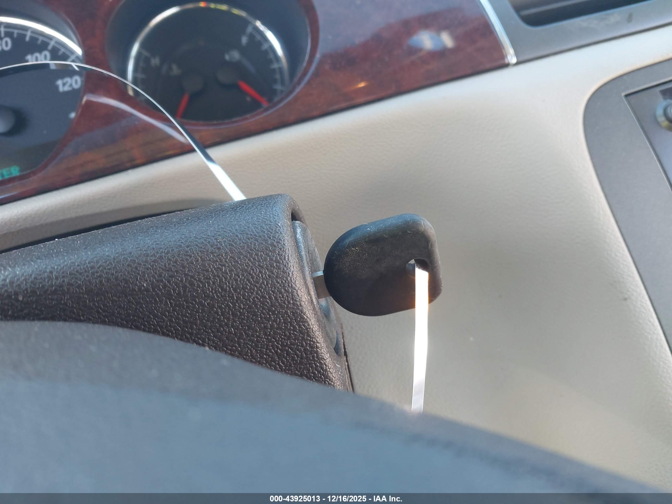 BUICK LUCERNE image 11