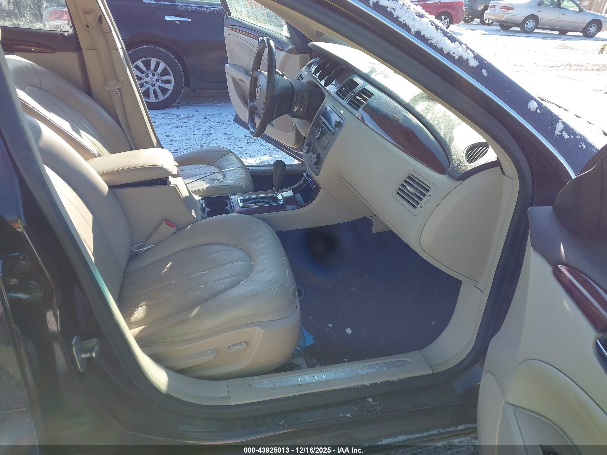 BUICK LUCERNE image 5