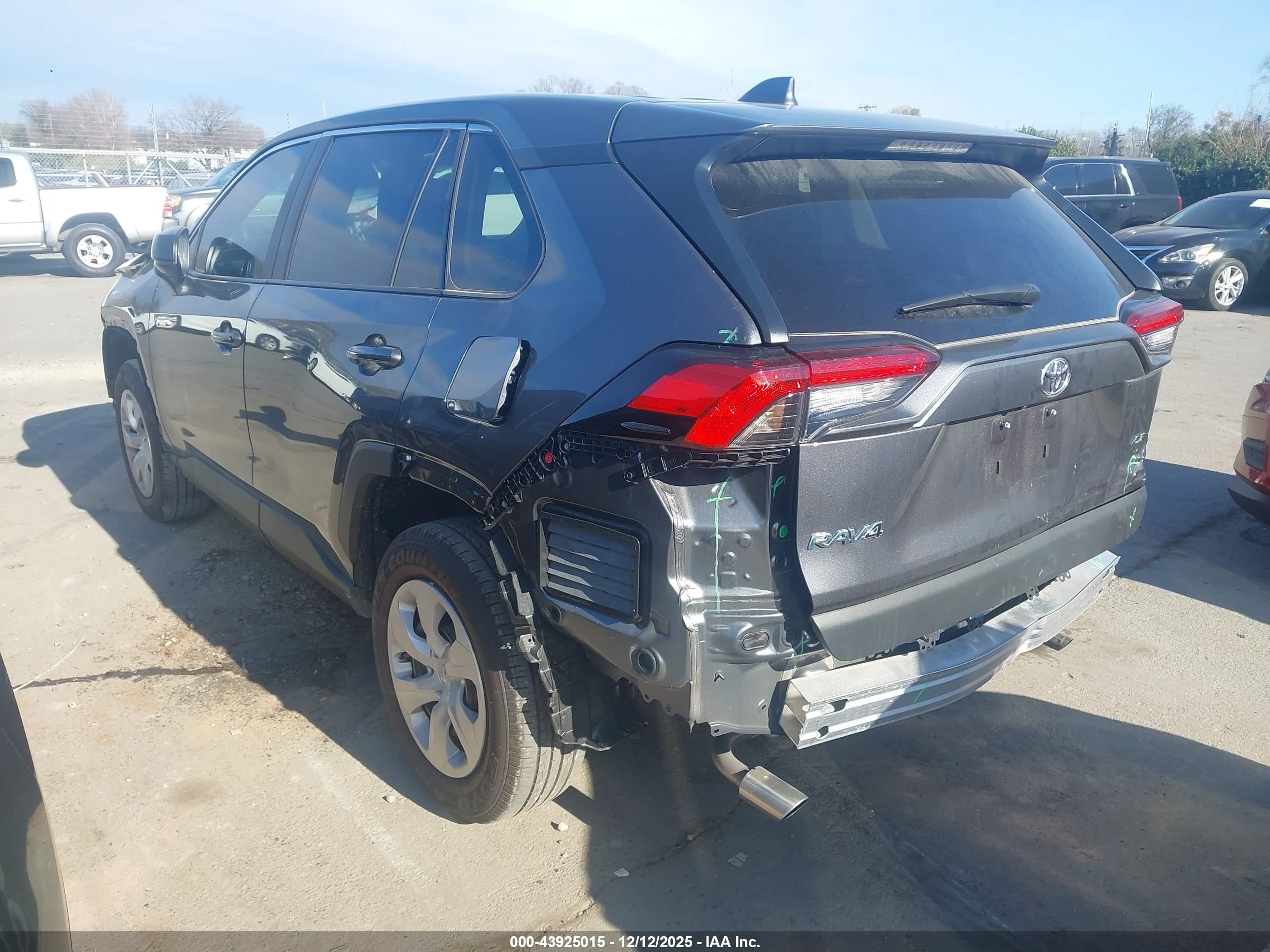 TOYOTA RAV4 image 3