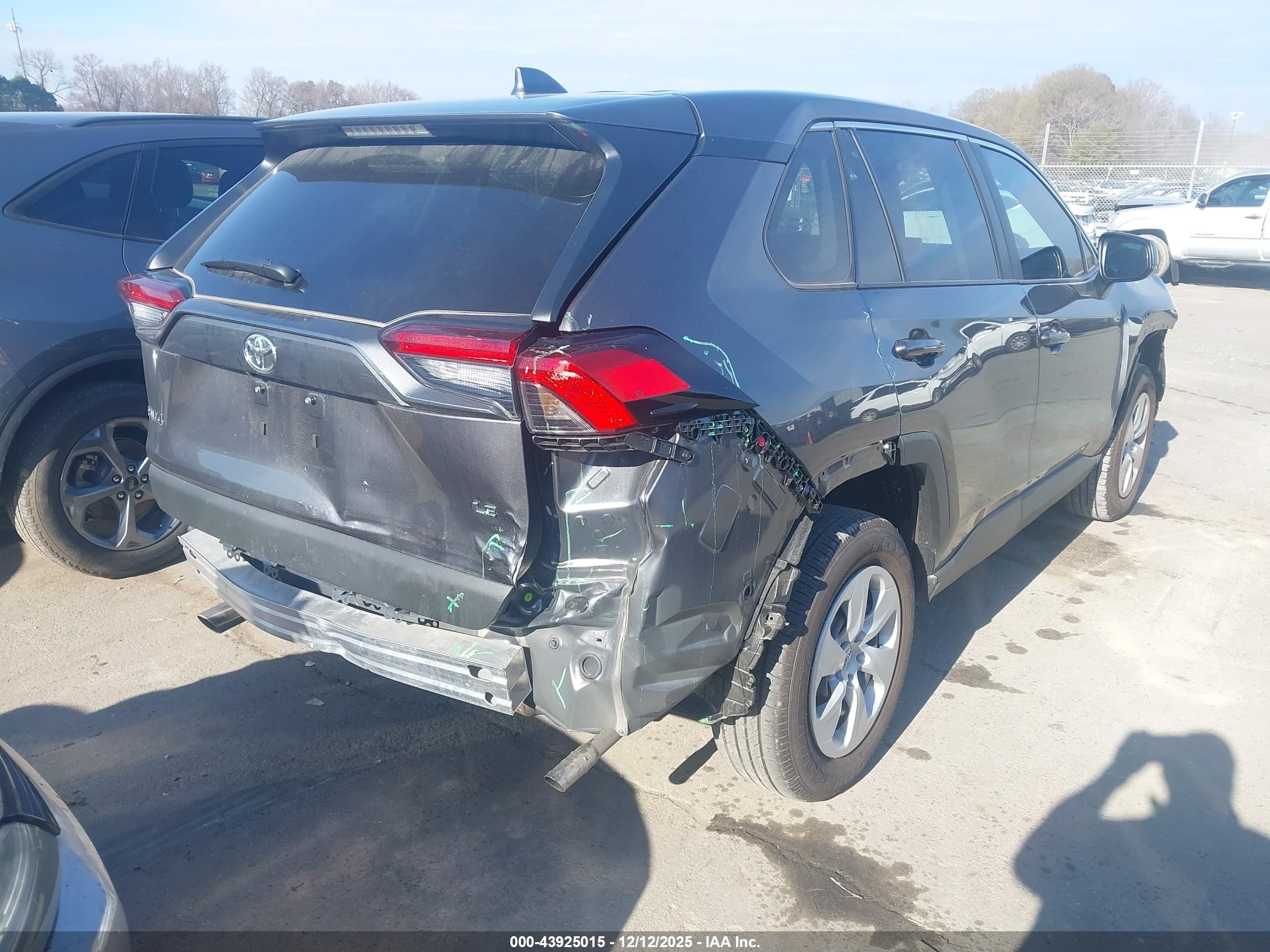 TOYOTA RAV4 image 4