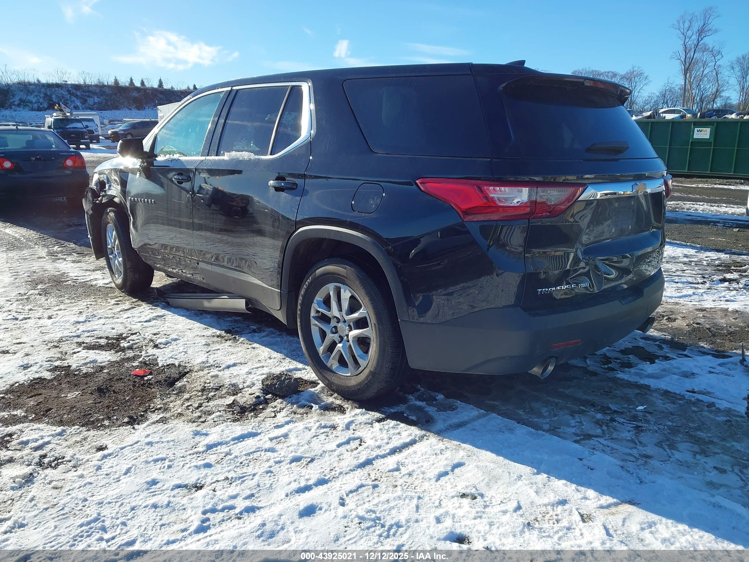 CHEVROLET TRAVERSE image 3
