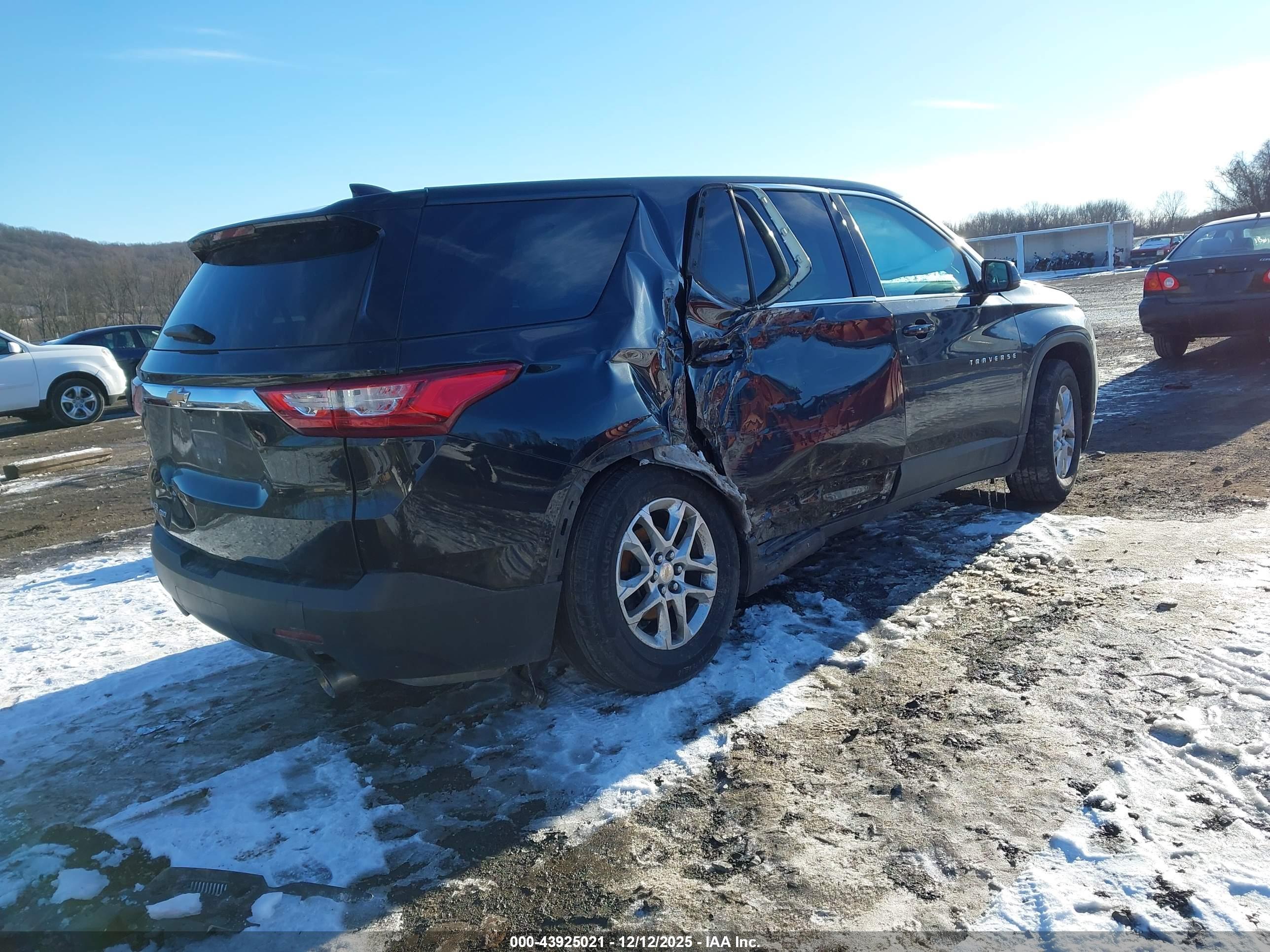 CHEVROLET TRAVERSE image 4