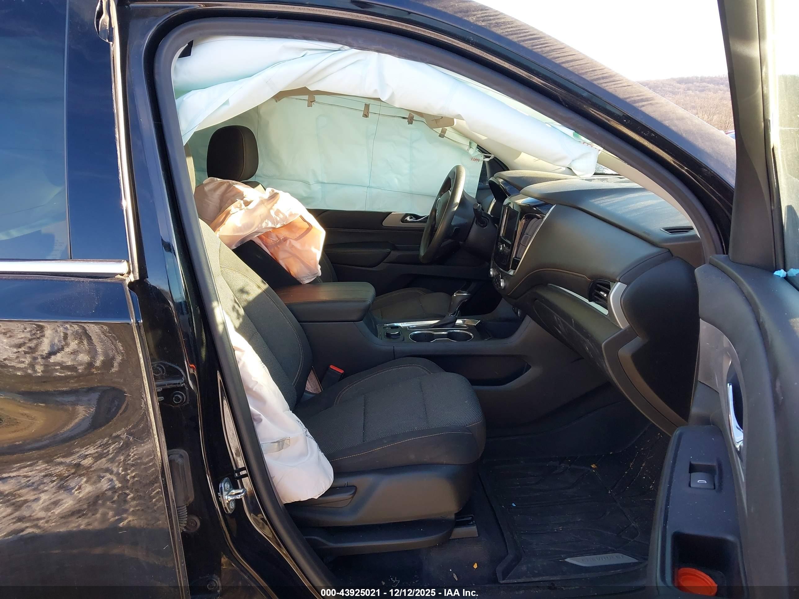 CHEVROLET TRAVERSE image 5