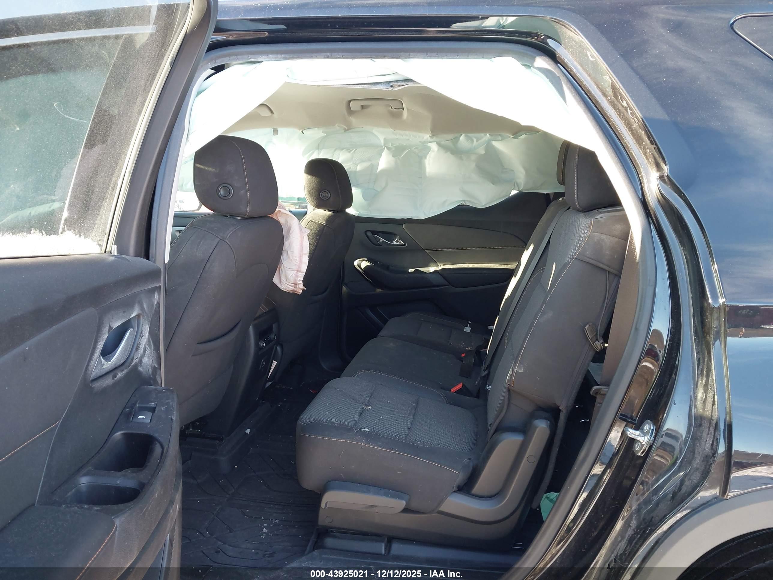 CHEVROLET TRAVERSE image 8