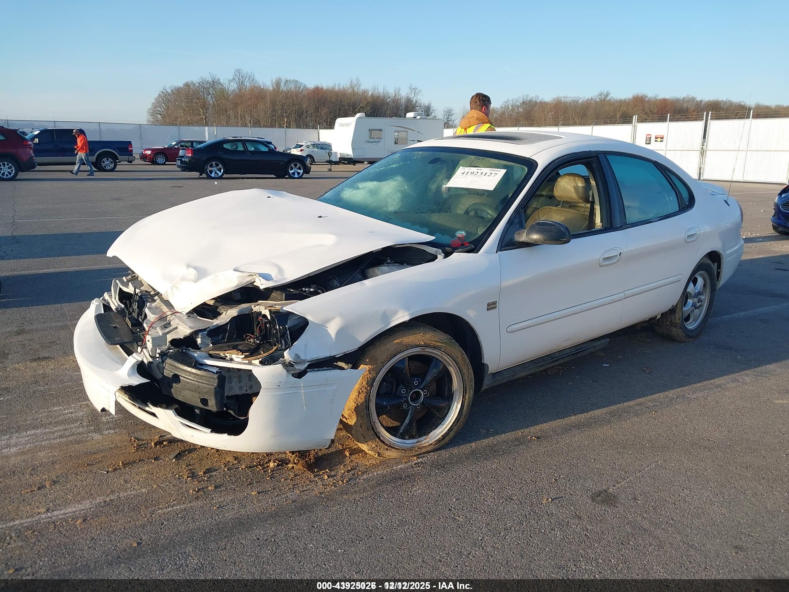 FORD TAURUS image 2