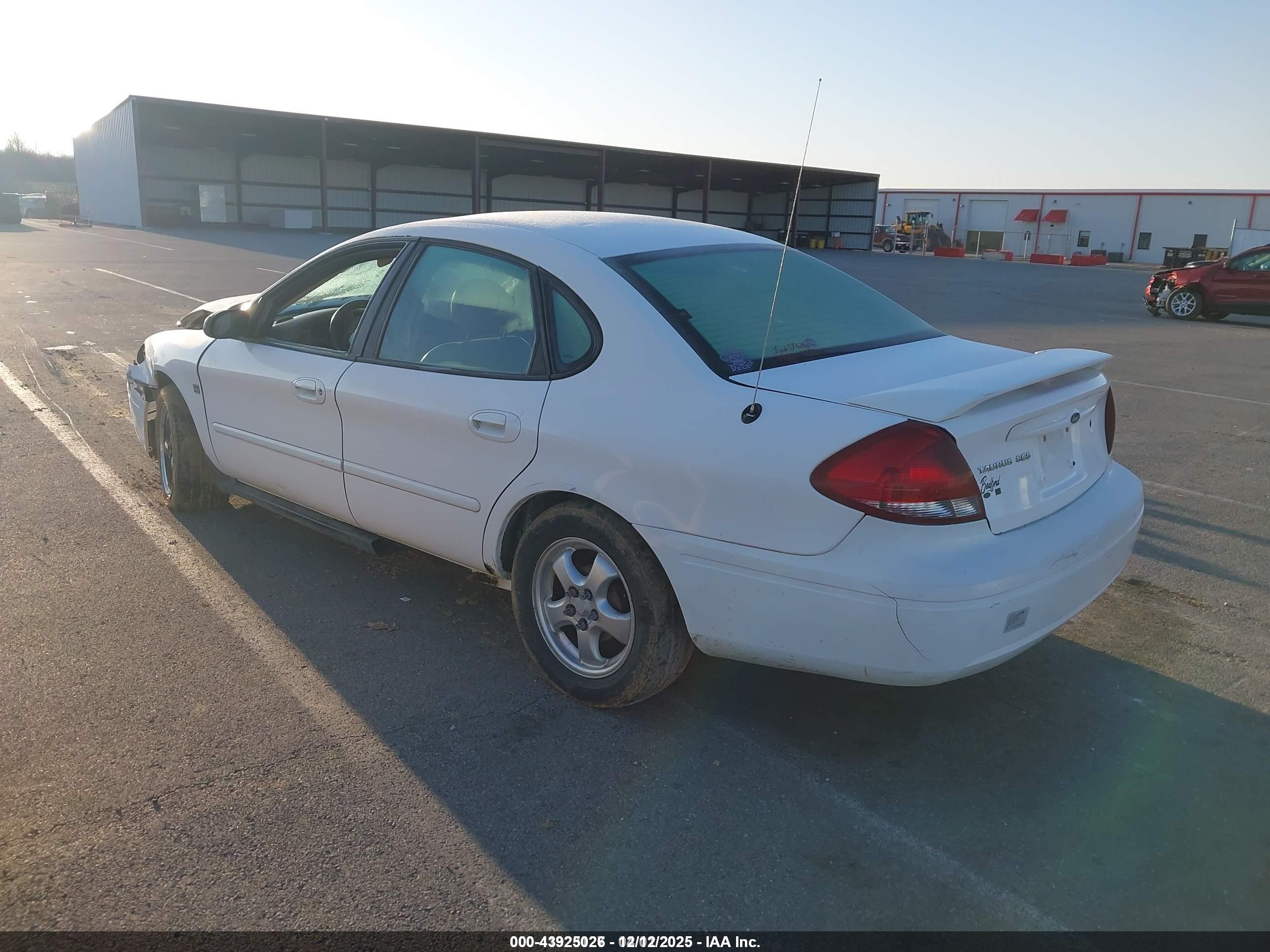 FORD TAURUS image 3
