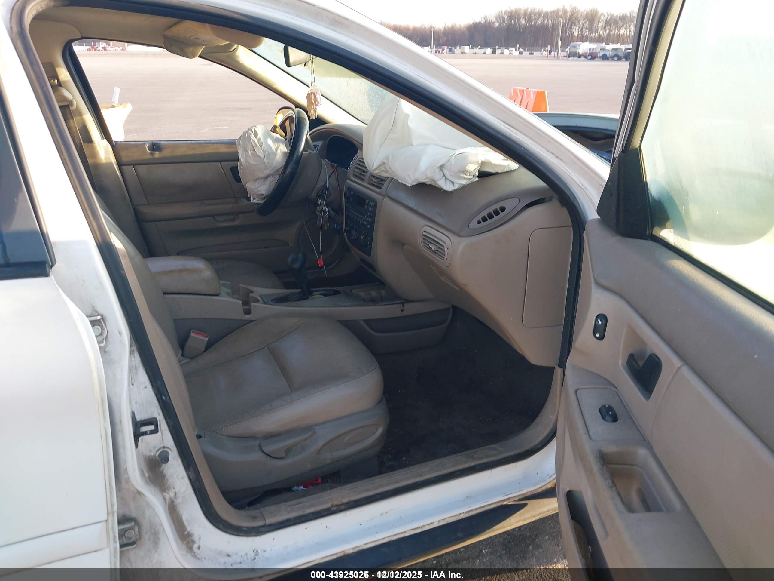 FORD TAURUS image 5