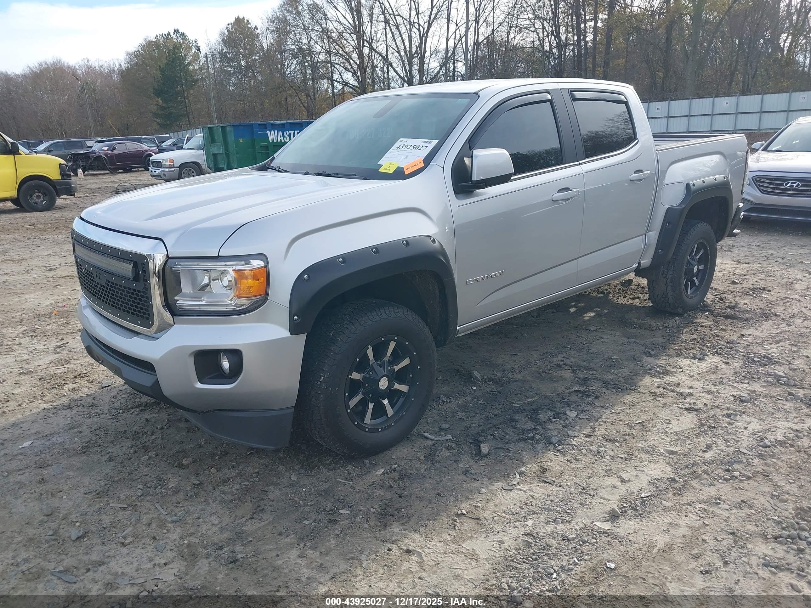GMC CANYON image 2