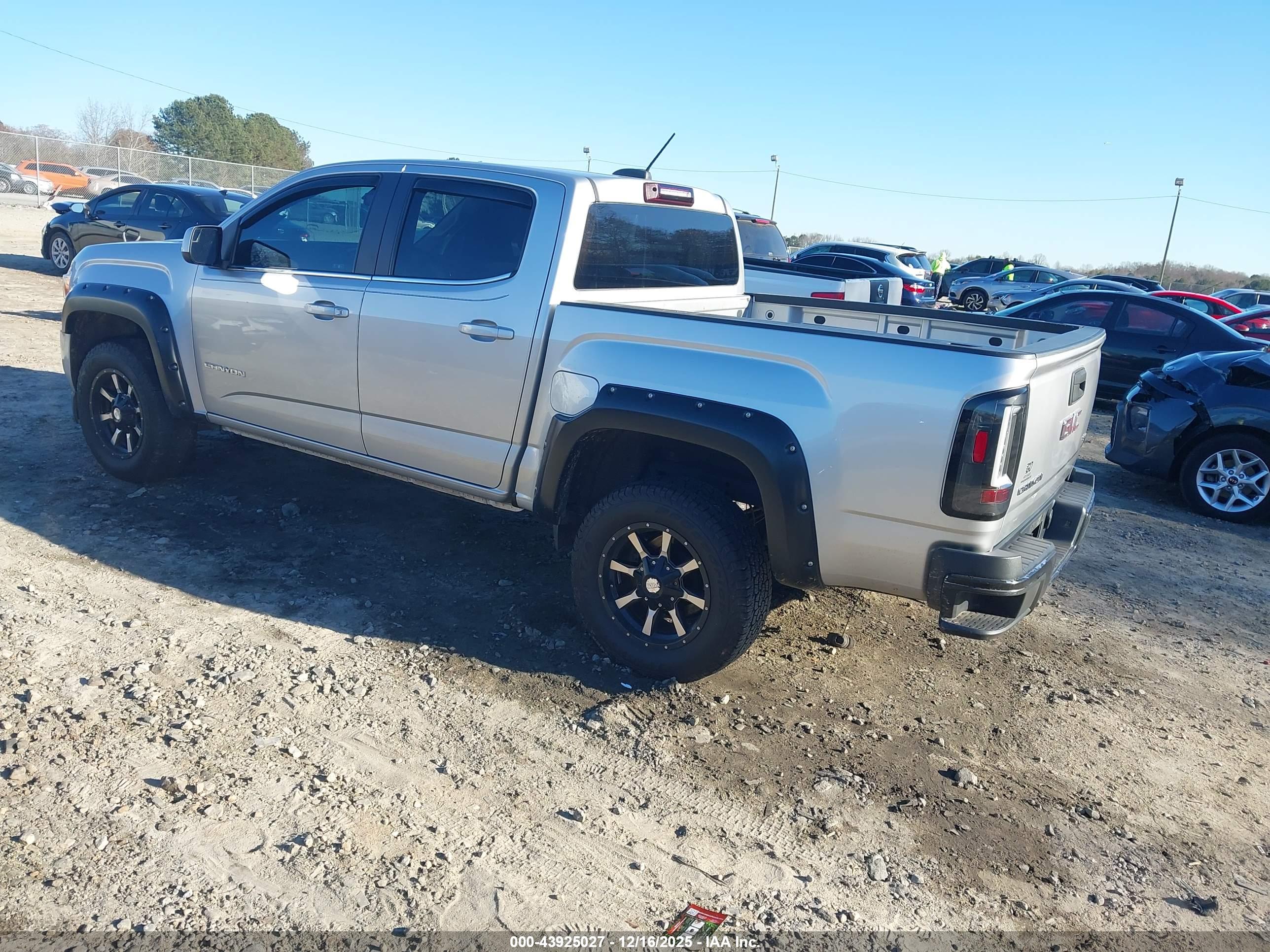 GMC CANYON image 3