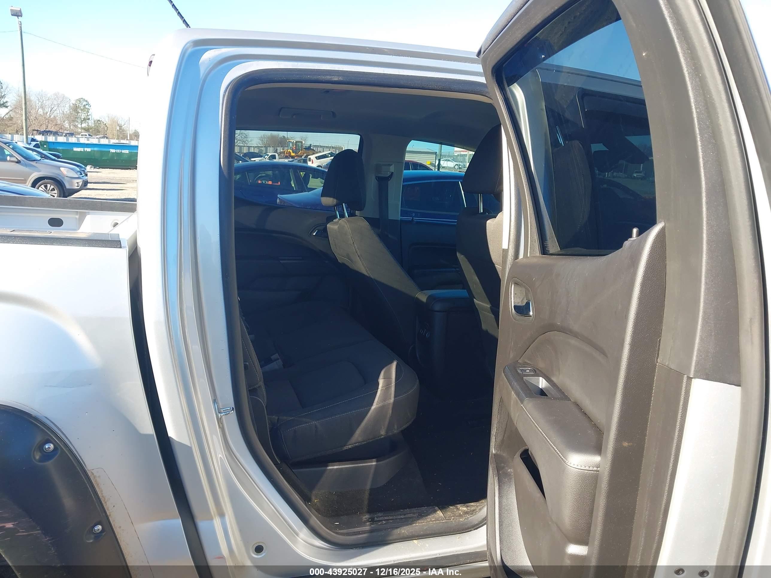 GMC CANYON image 8