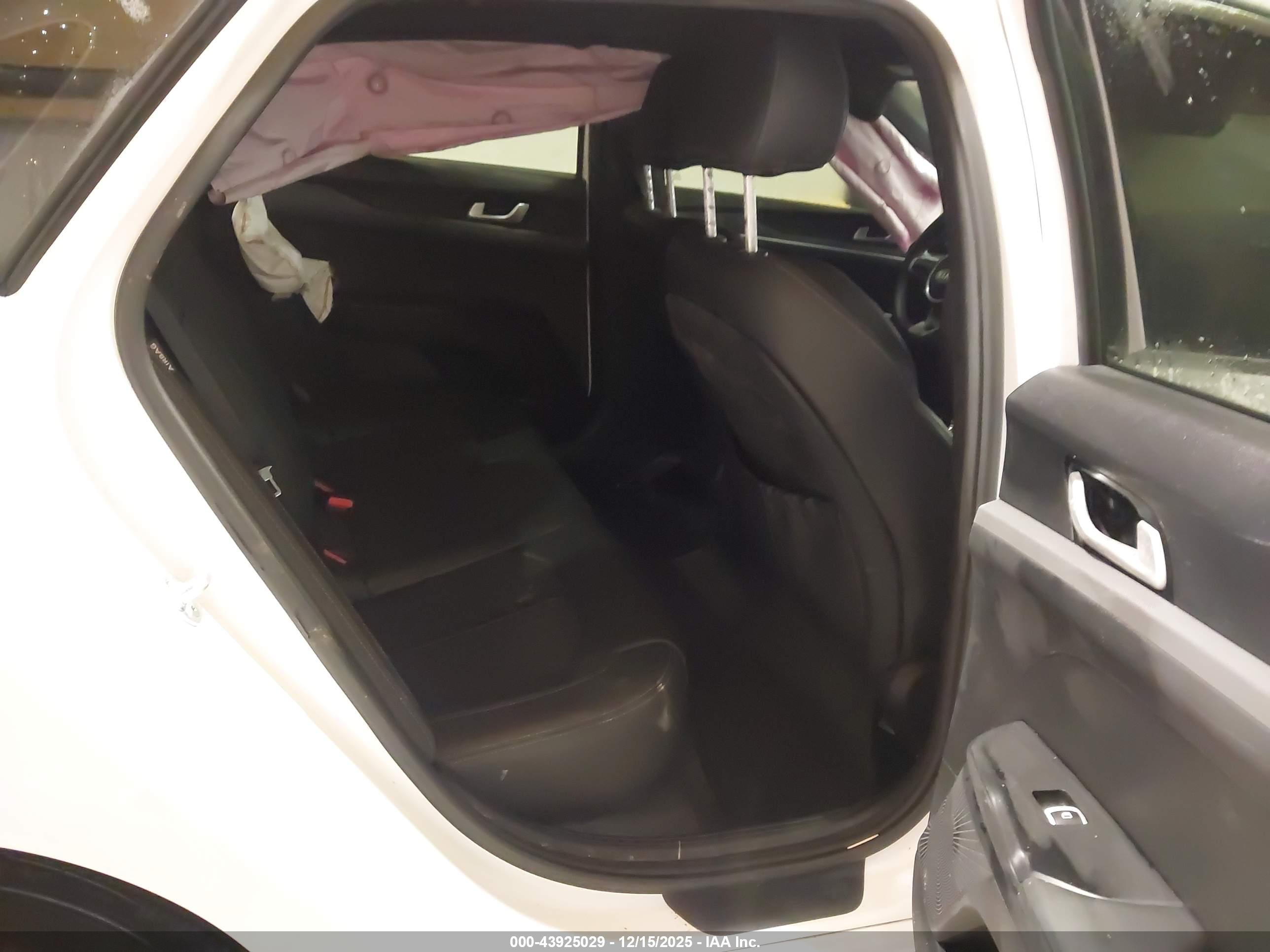 KIA K5 image 8