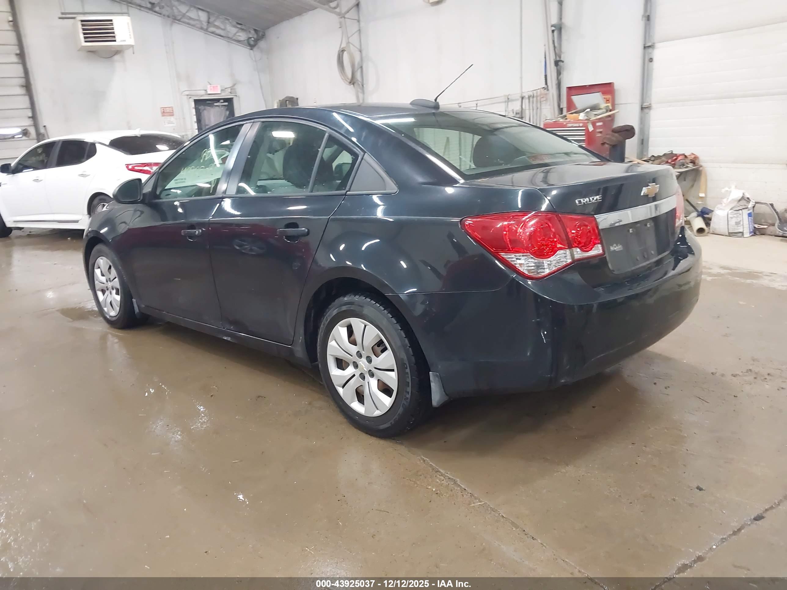 CHEVROLET CRUZE image 3