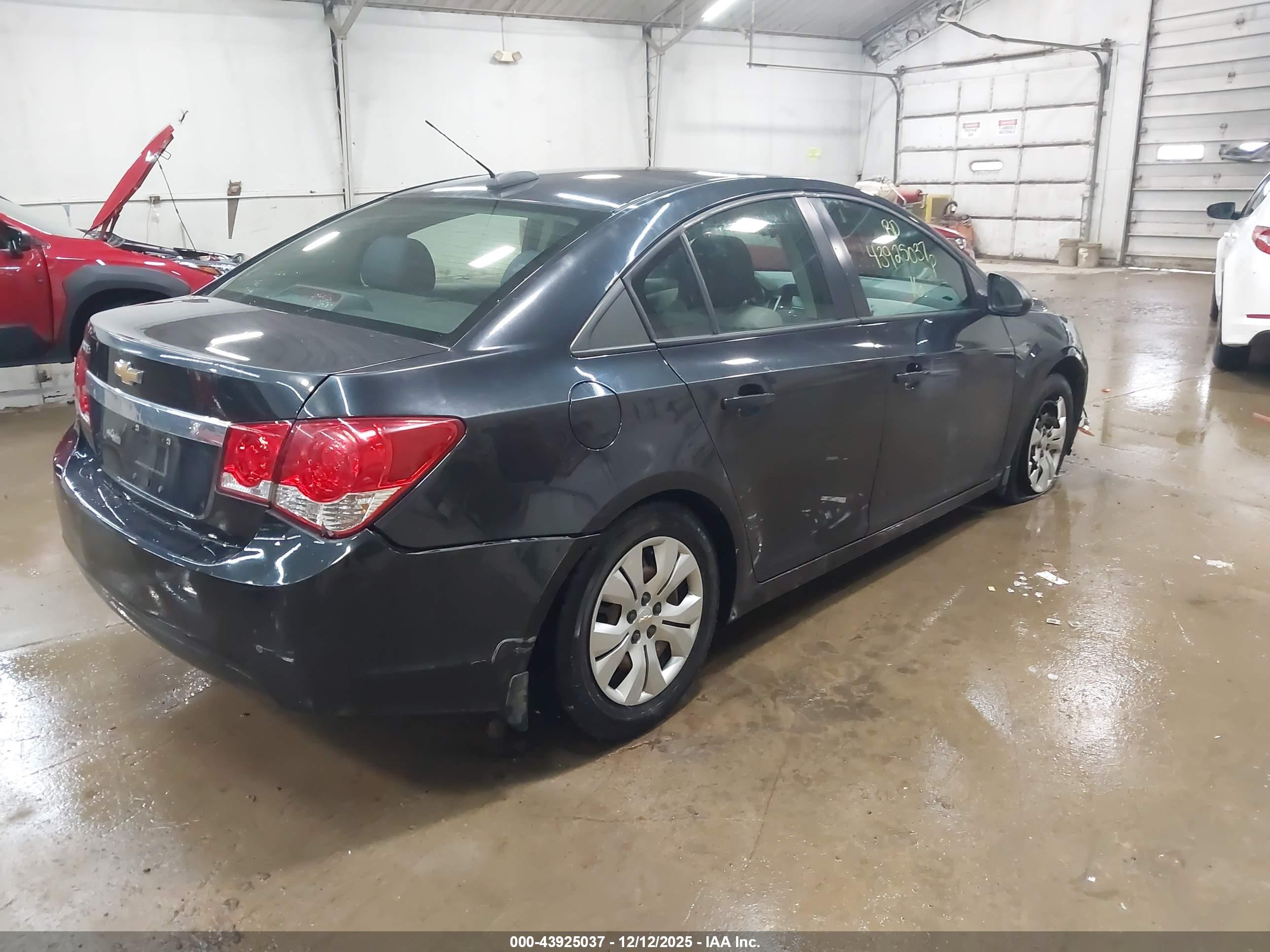CHEVROLET CRUZE image 4
