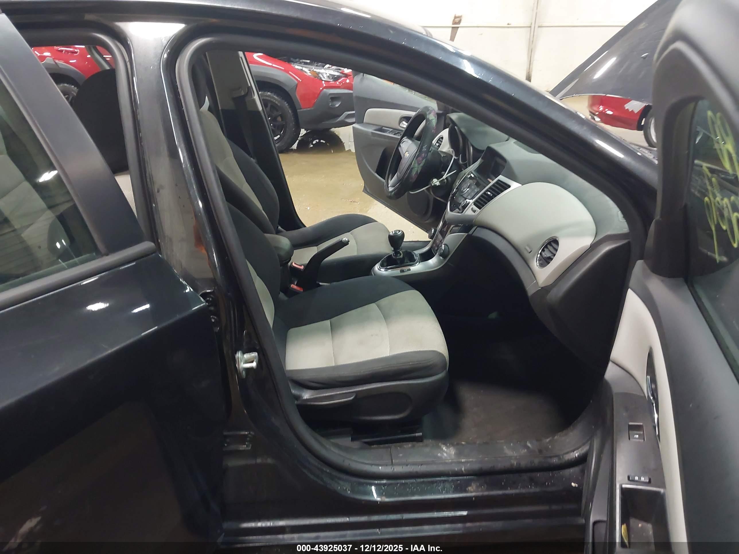 CHEVROLET CRUZE image 5