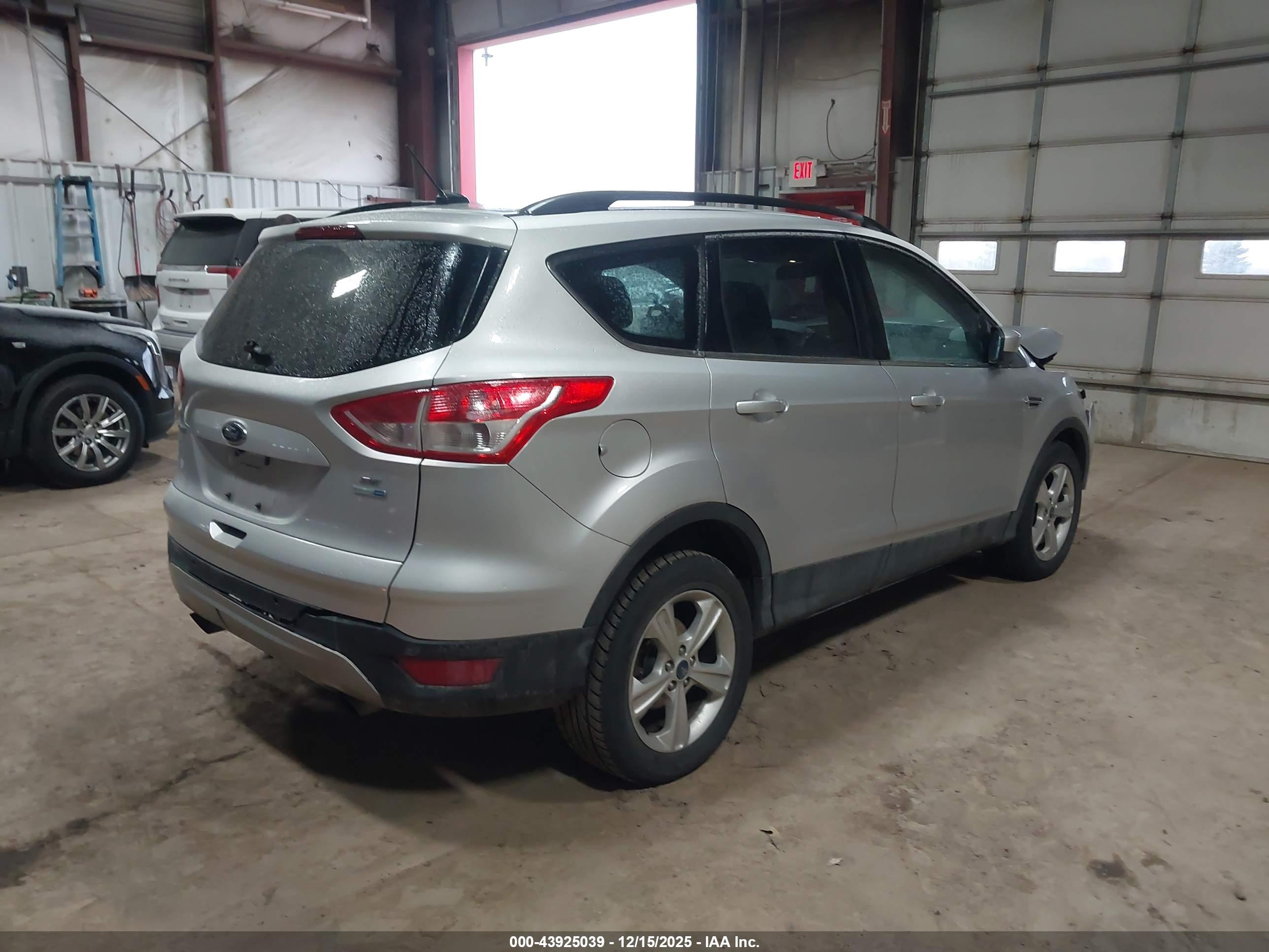 FORD ESCAPE image 4