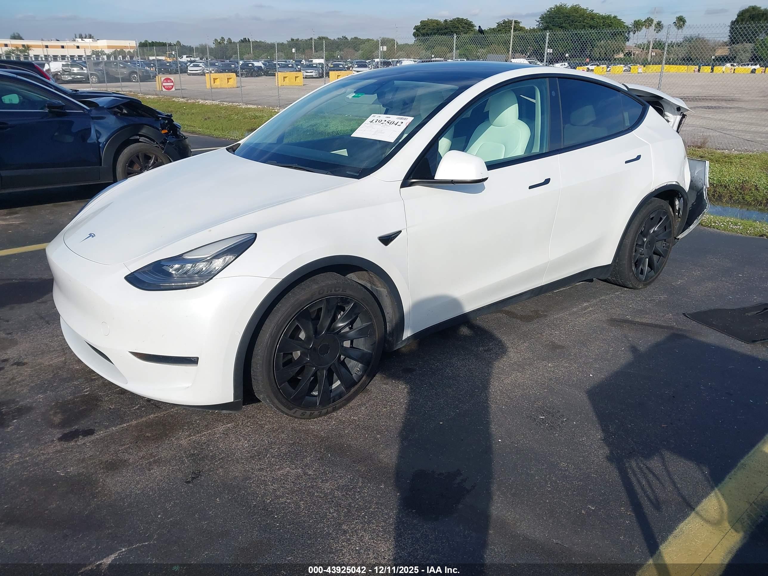 TESLA MODEL image 2