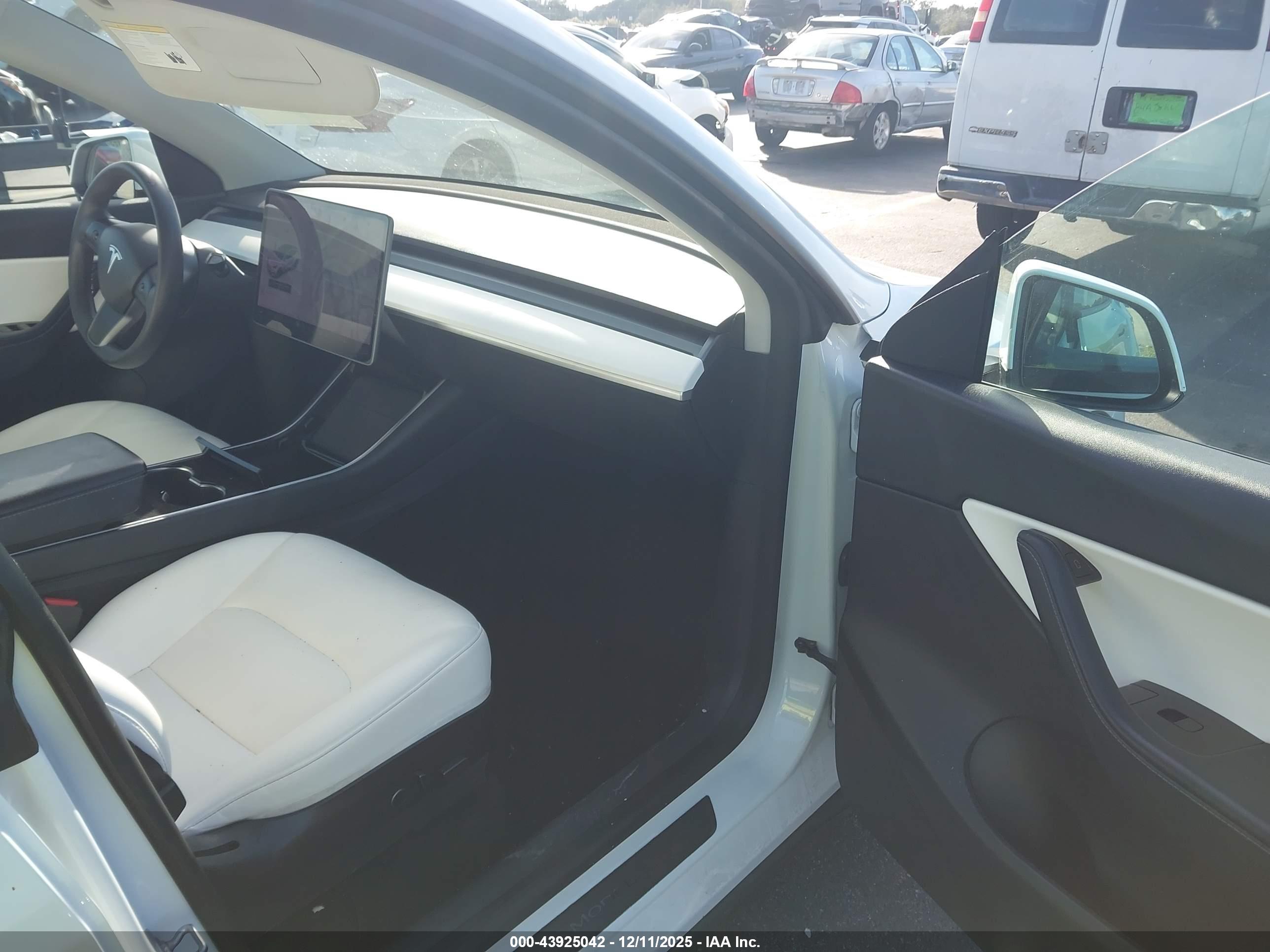 TESLA MODEL image 5