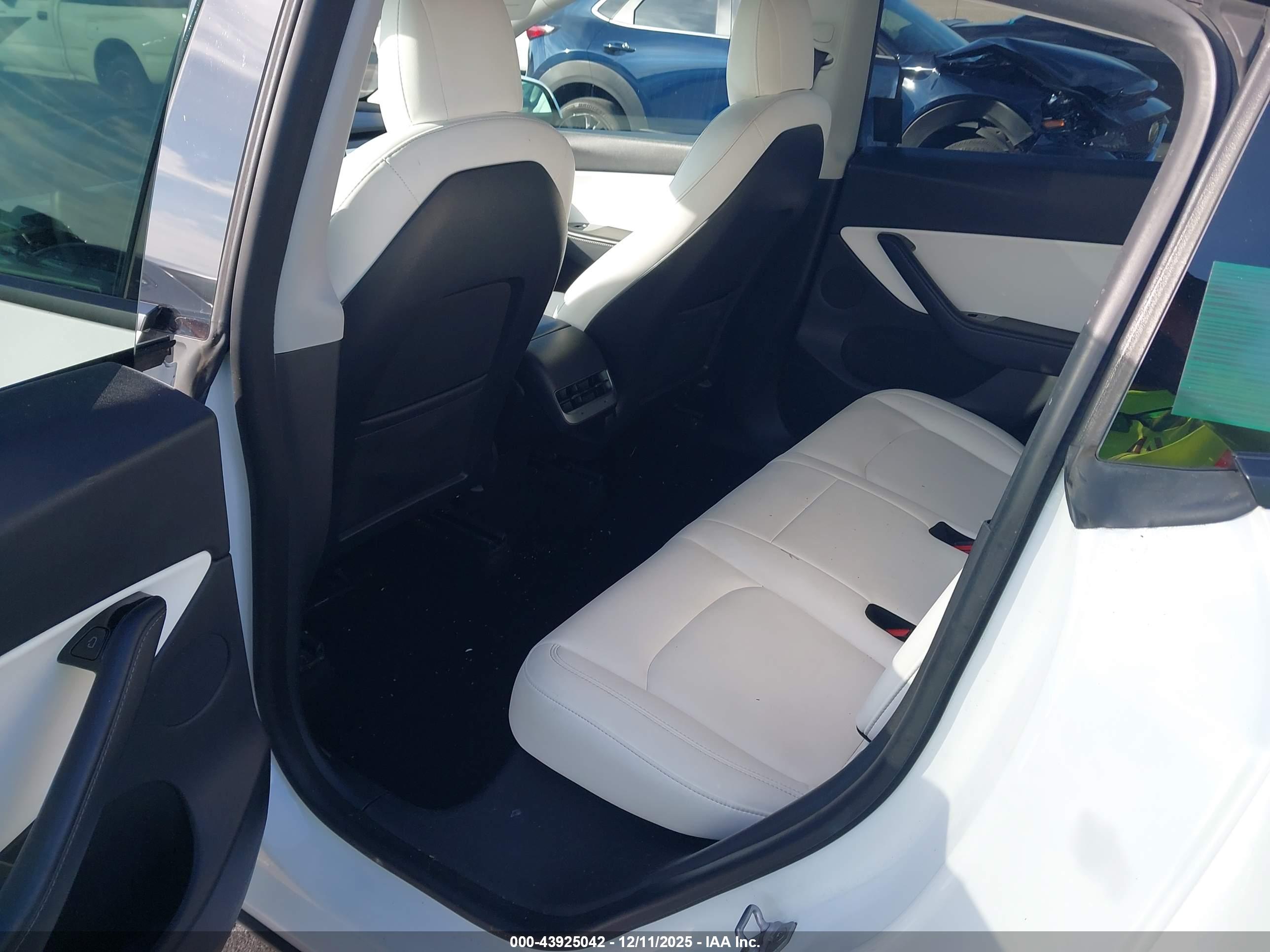 TESLA MODEL image 8