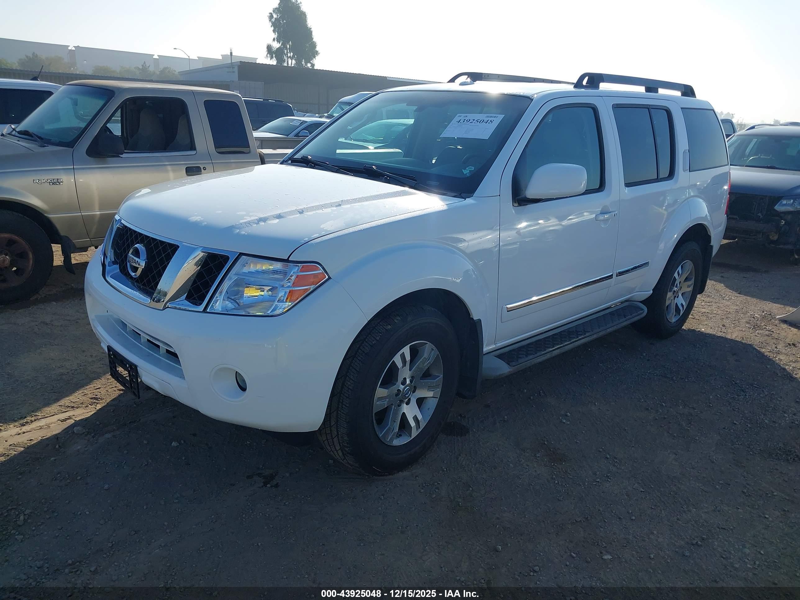 NISSAN PATHFINDER image 2