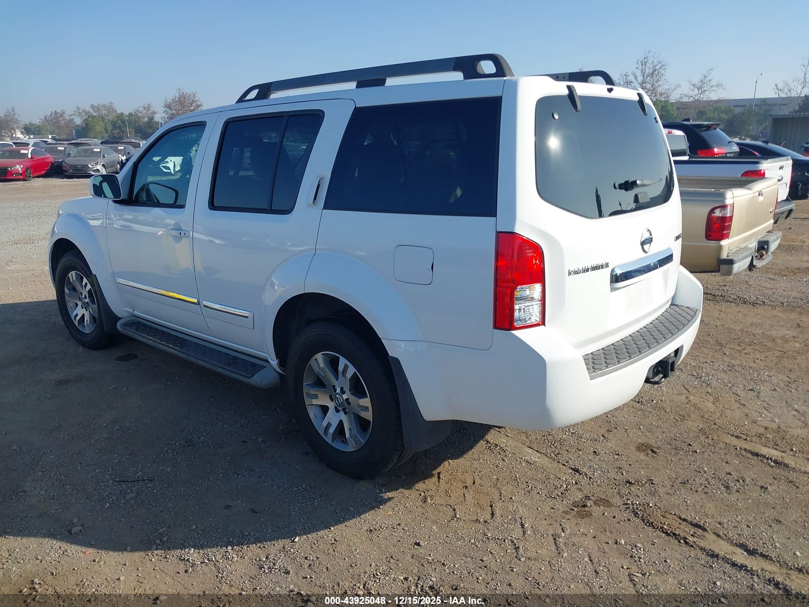 NISSAN PATHFINDER image 3