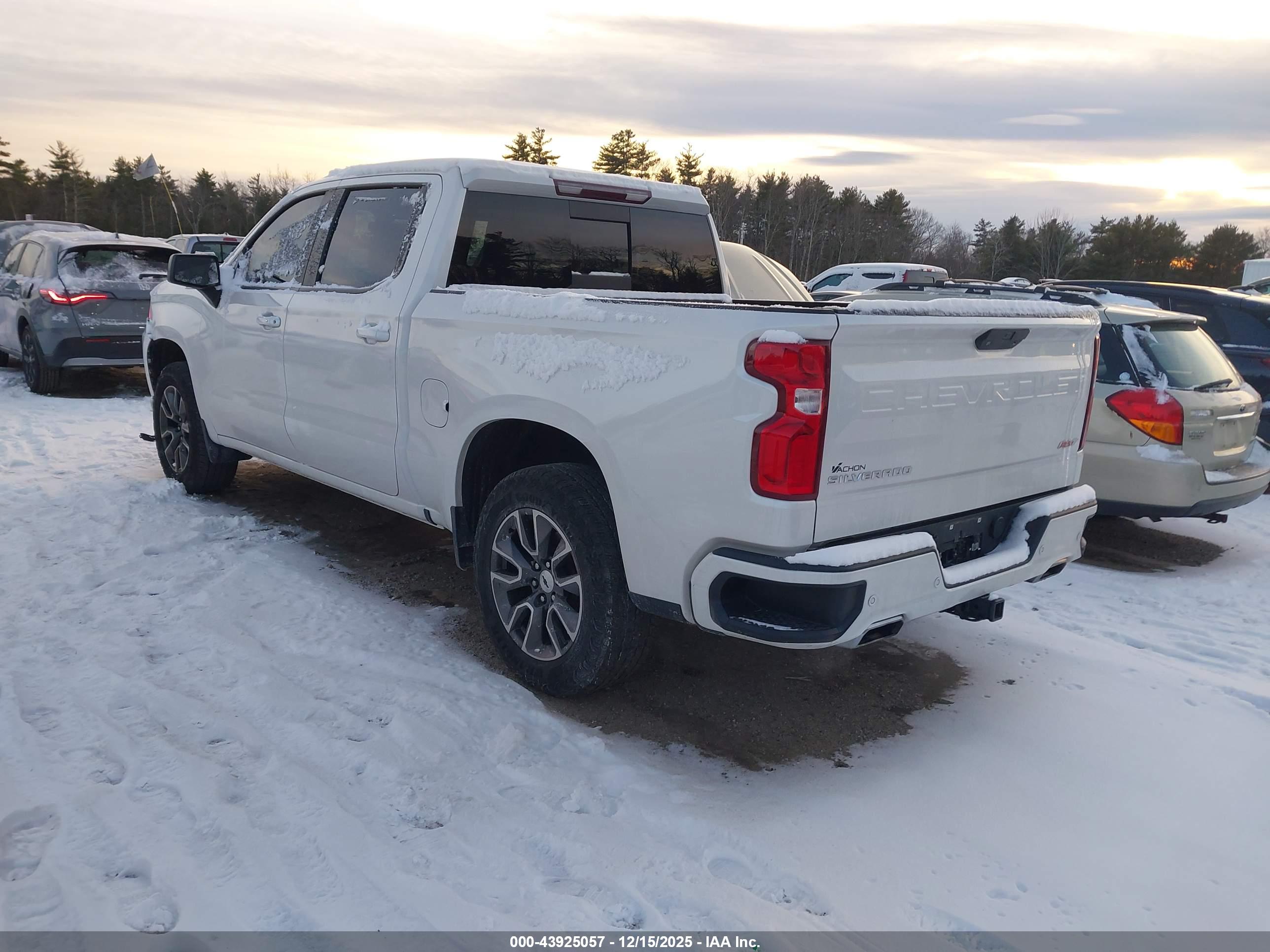 CHEVROLET SILVERADO image 3