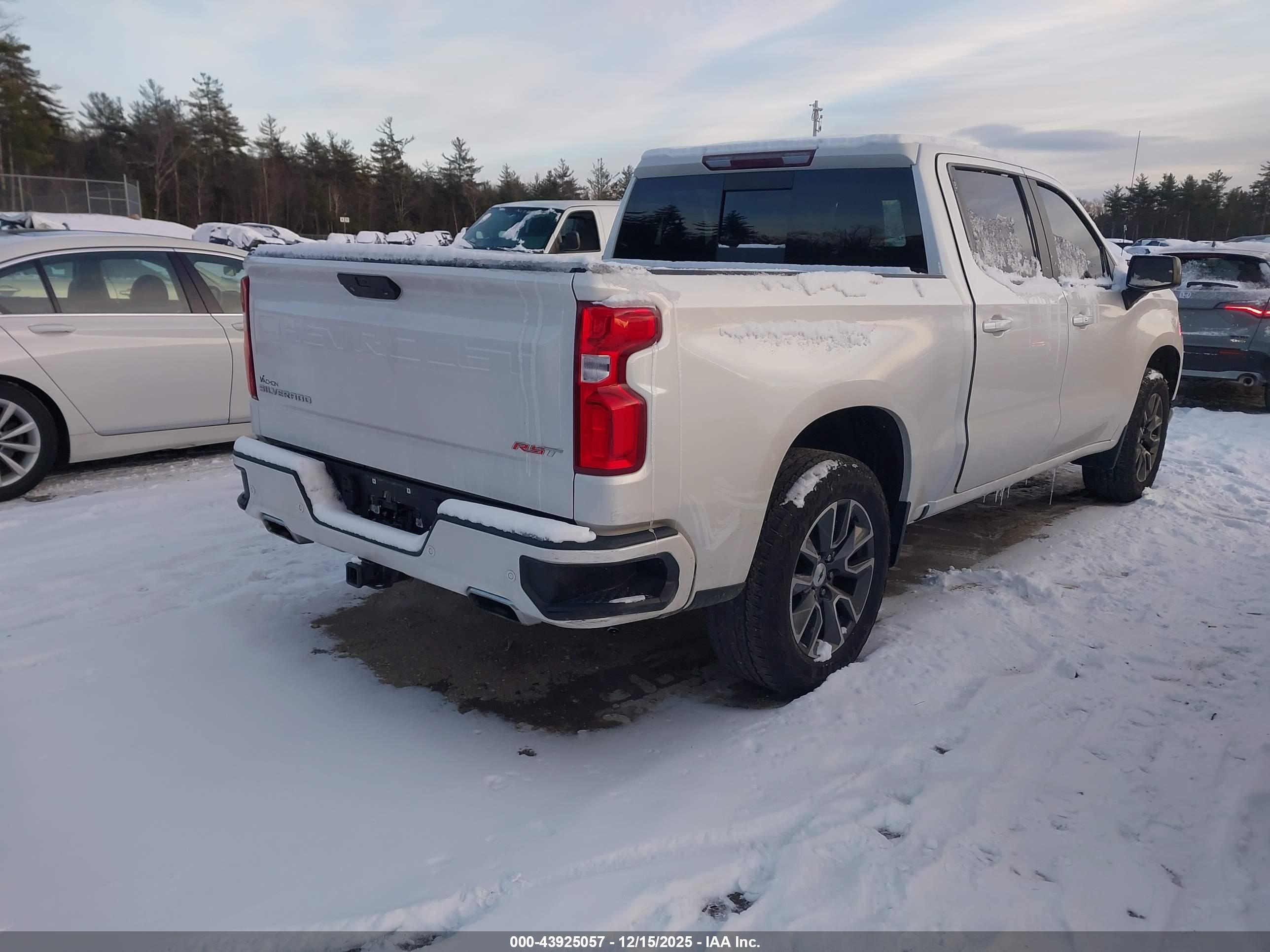 CHEVROLET SILVERADO image 4