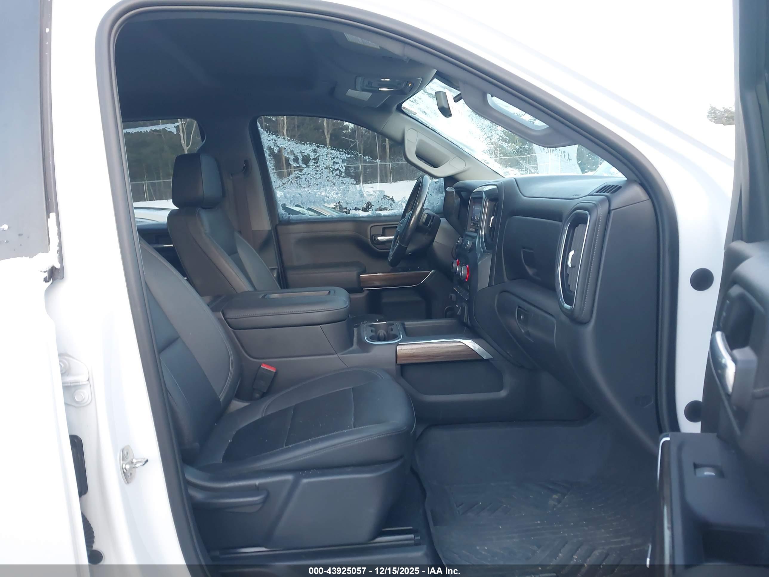 CHEVROLET SILVERADO image 5
