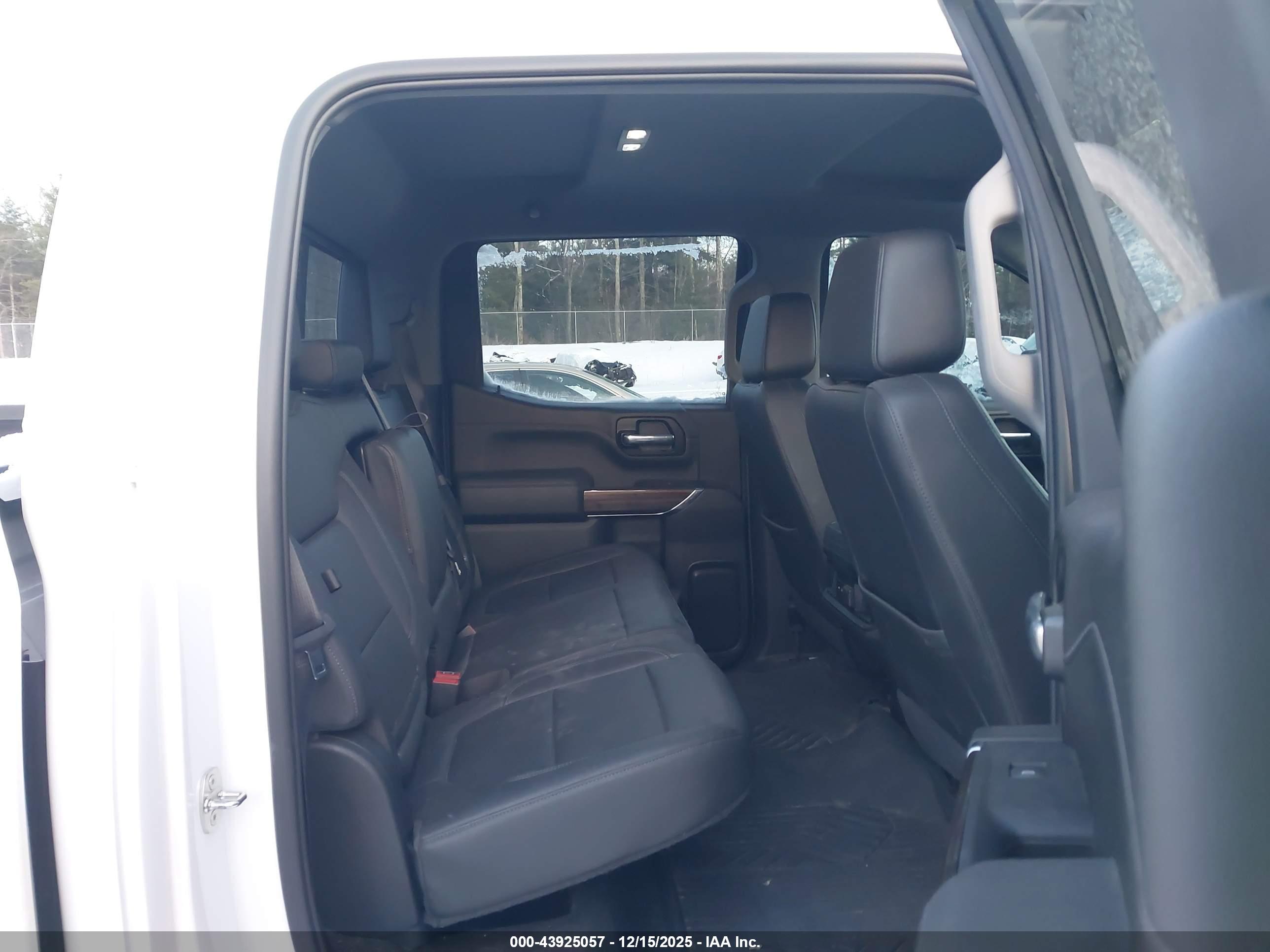 CHEVROLET SILVERADO image 8