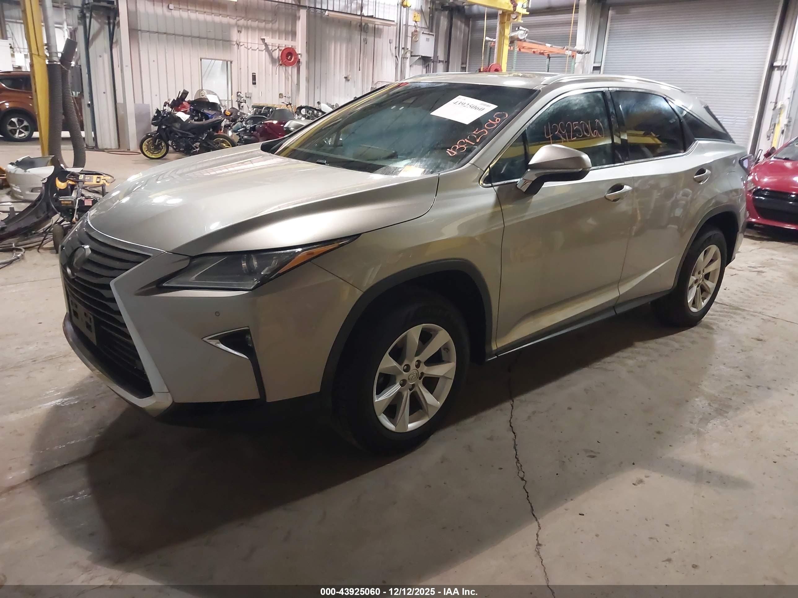 LEXUS RX image 2