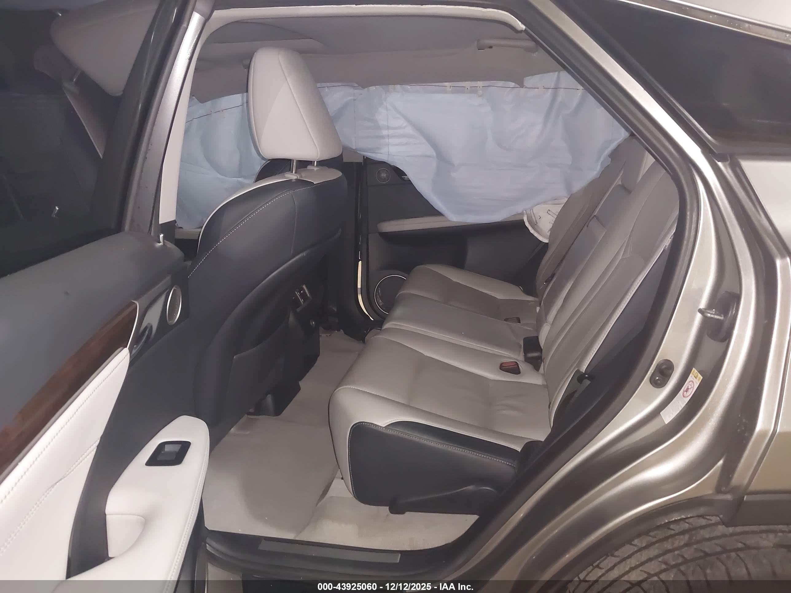 LEXUS RX image 8