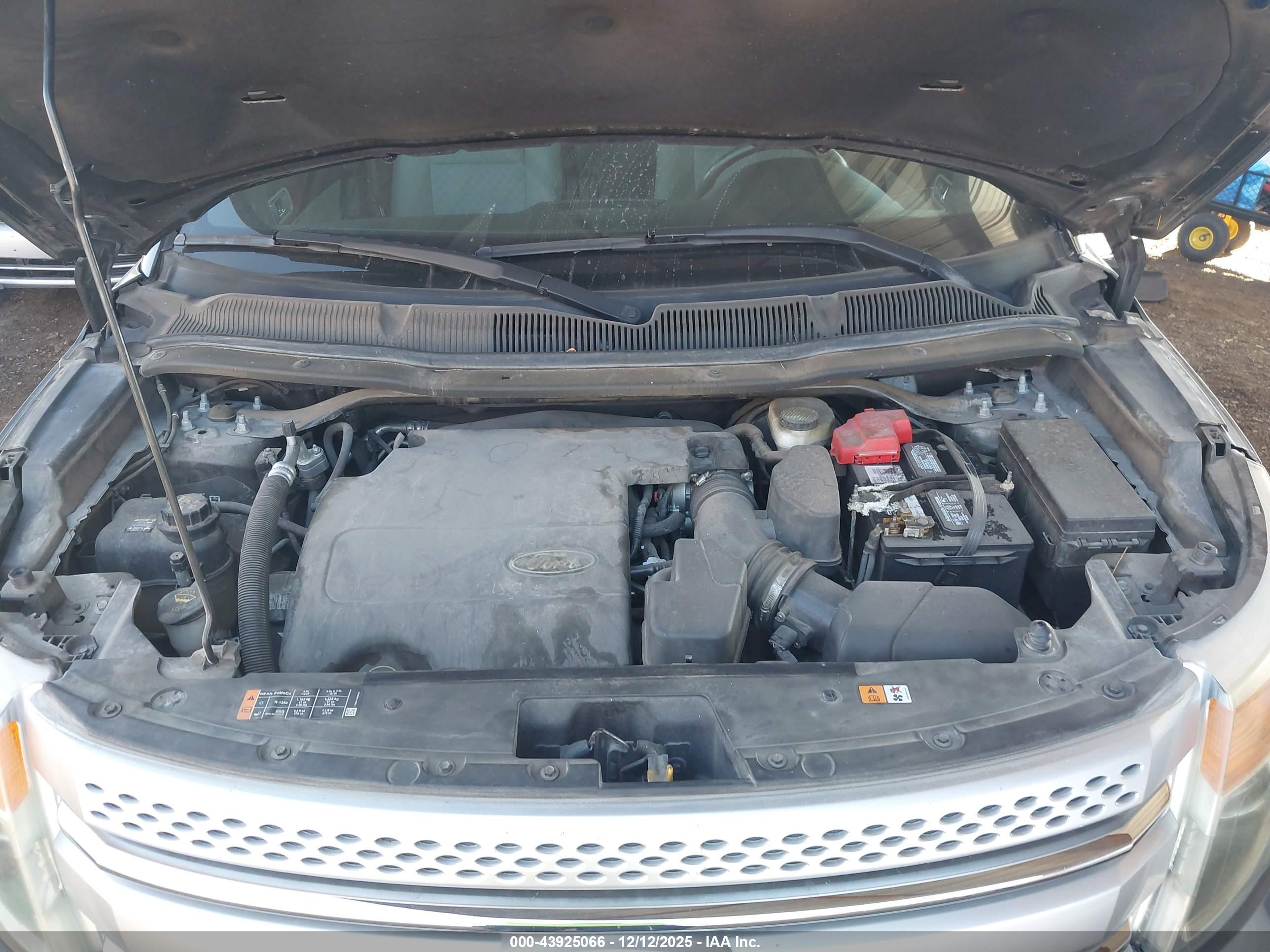 FORD EXPLORER image 10