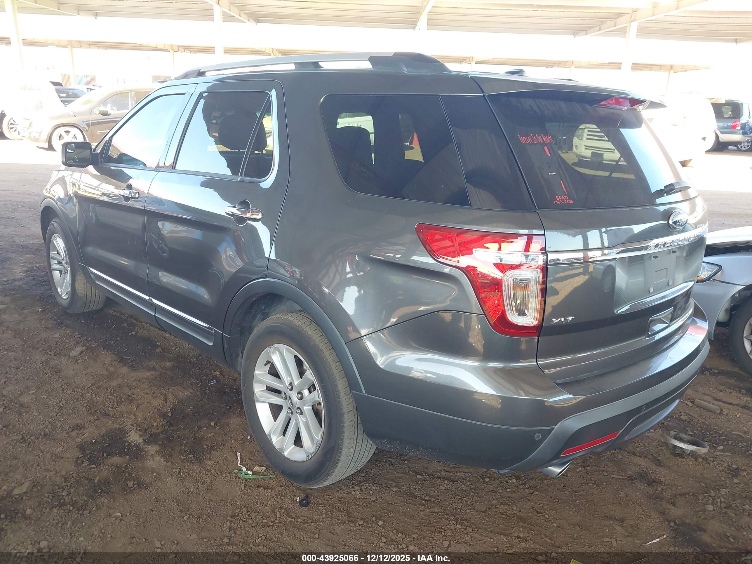 FORD EXPLORER image 3