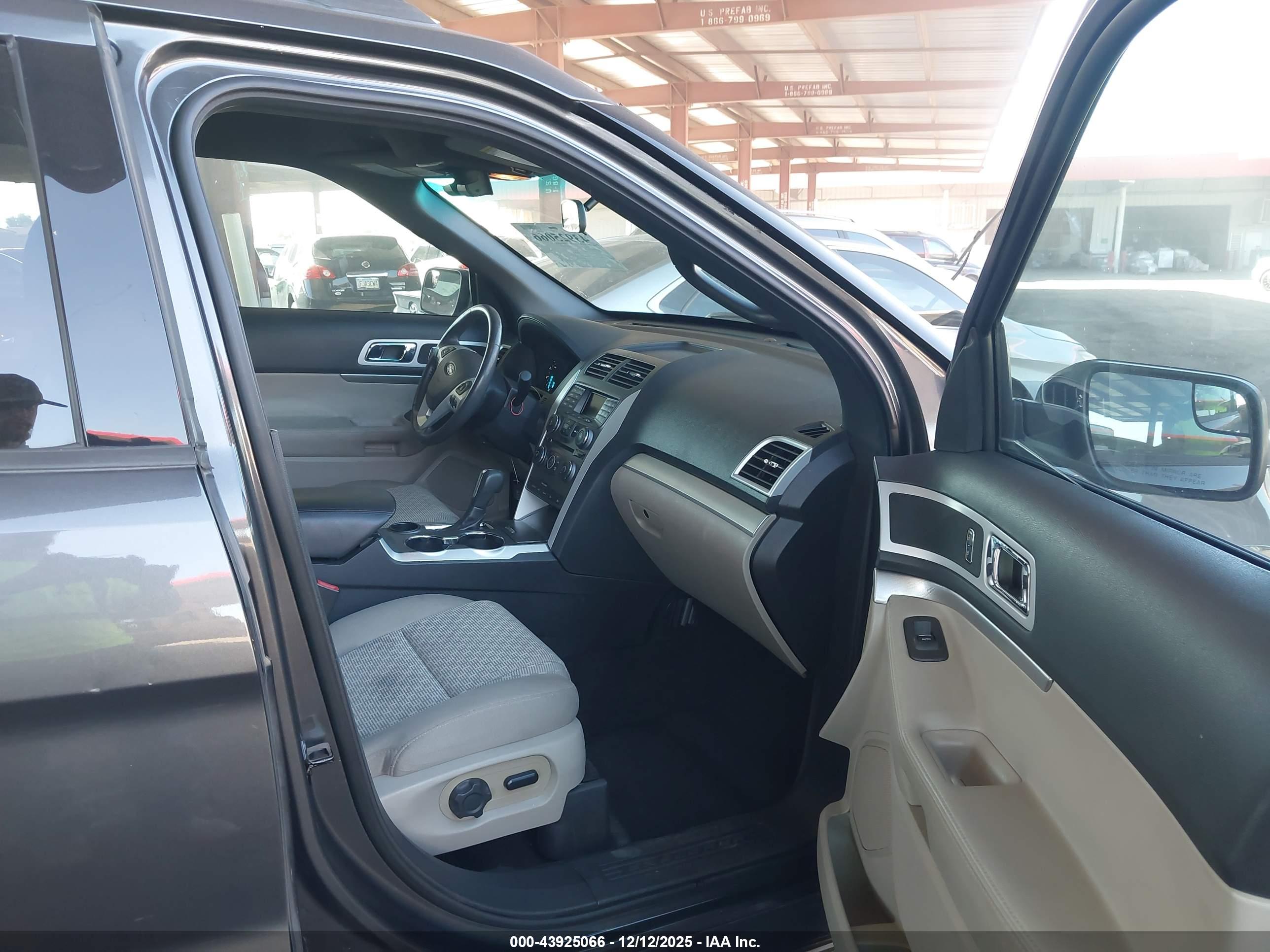 FORD EXPLORER image 5