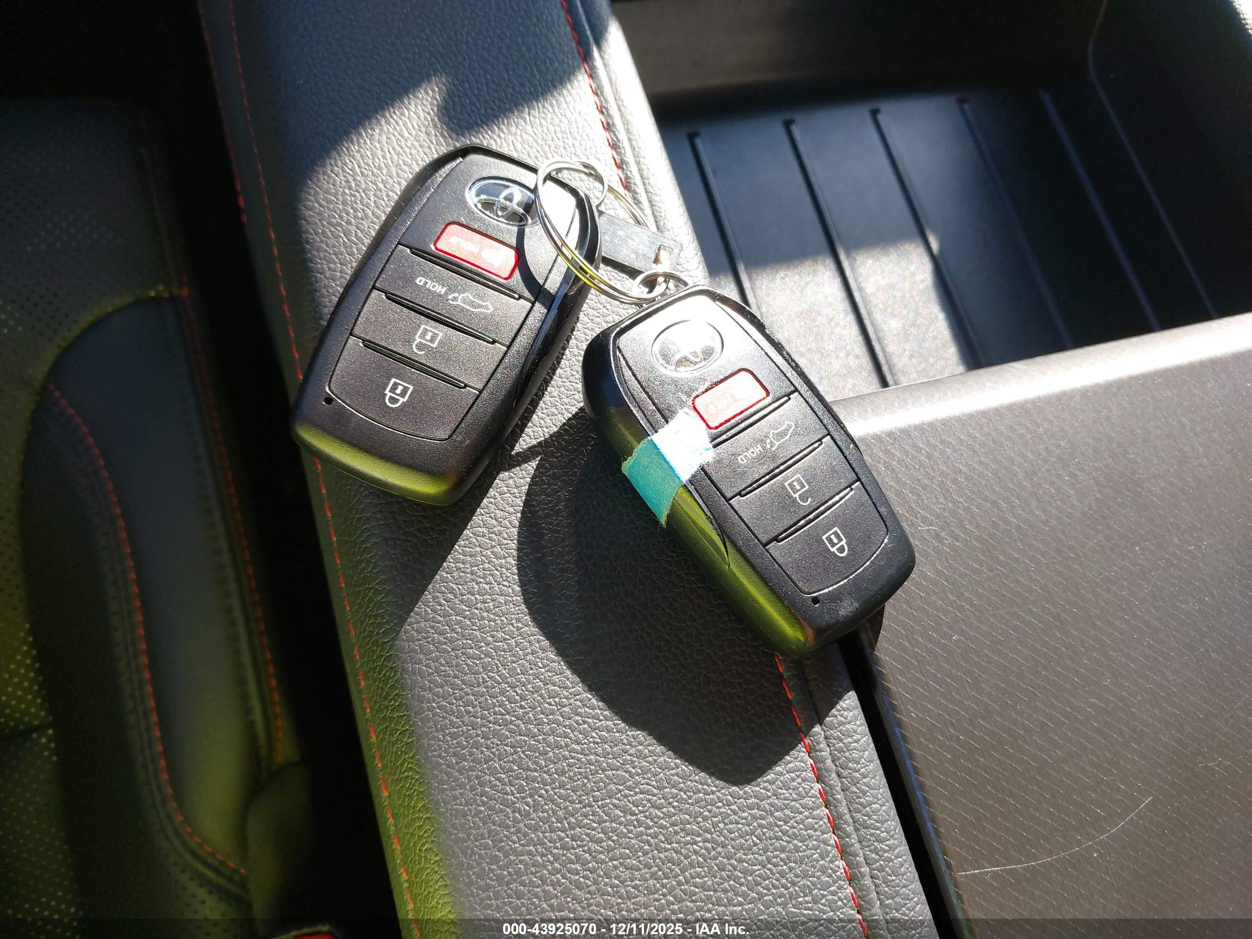 TOYOTA SEQUOIA image 11
