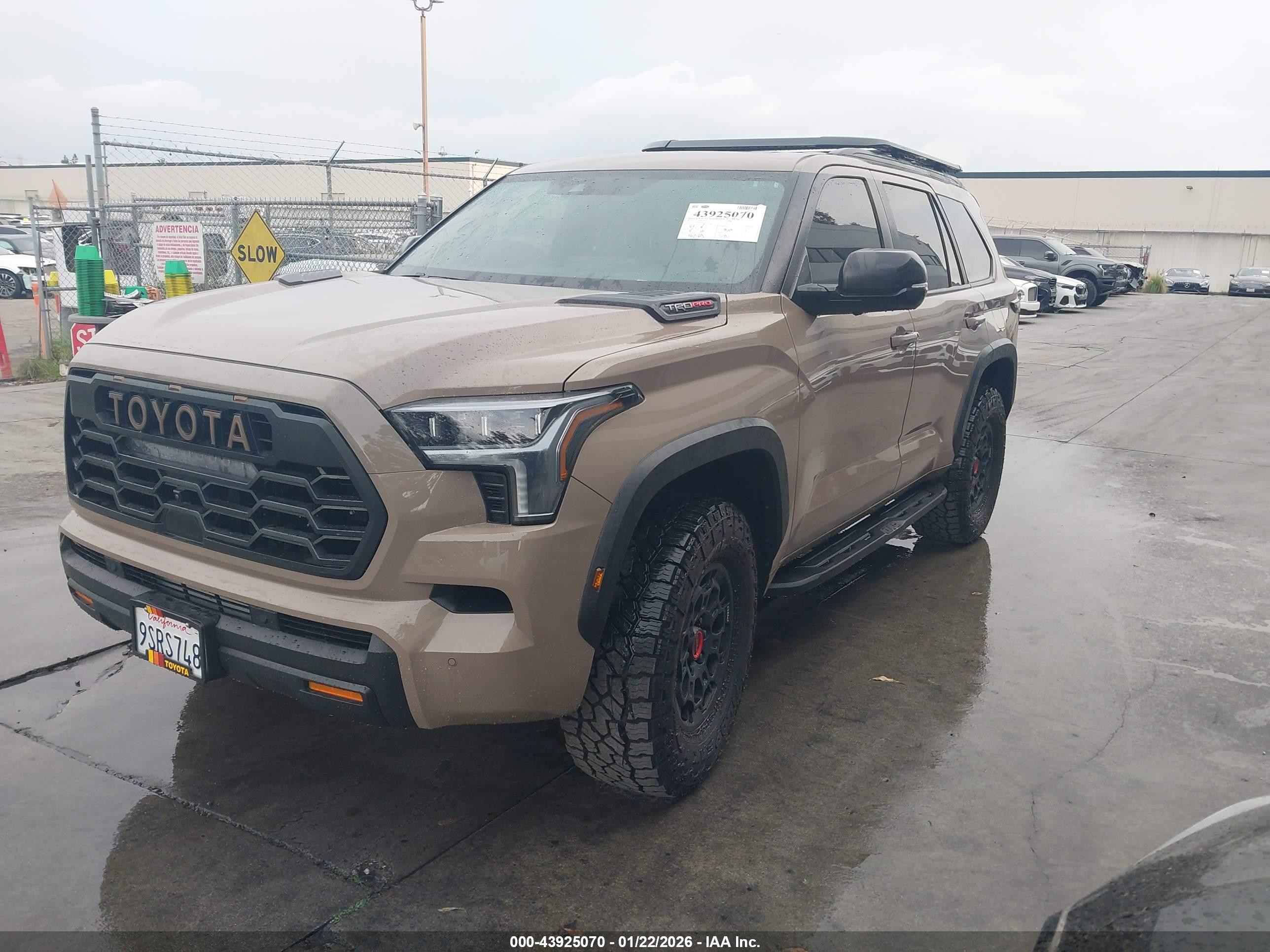 TOYOTA SEQUOIA image 2