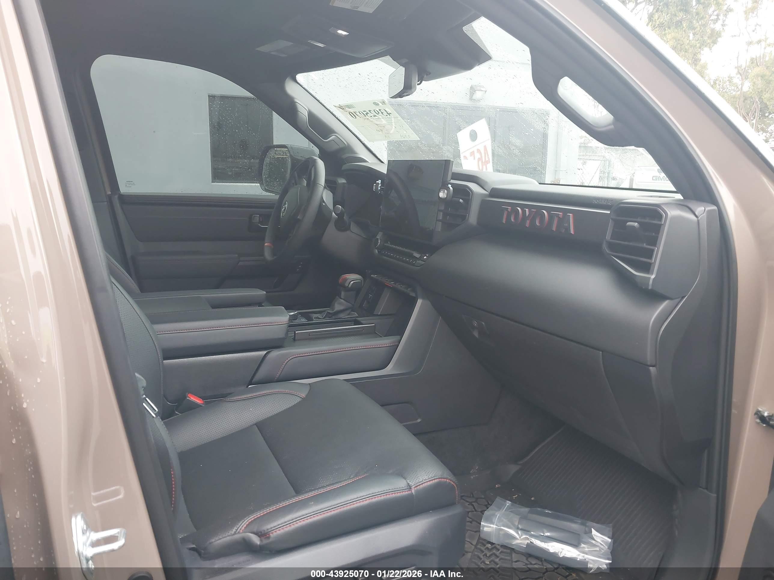 TOYOTA SEQUOIA image 5