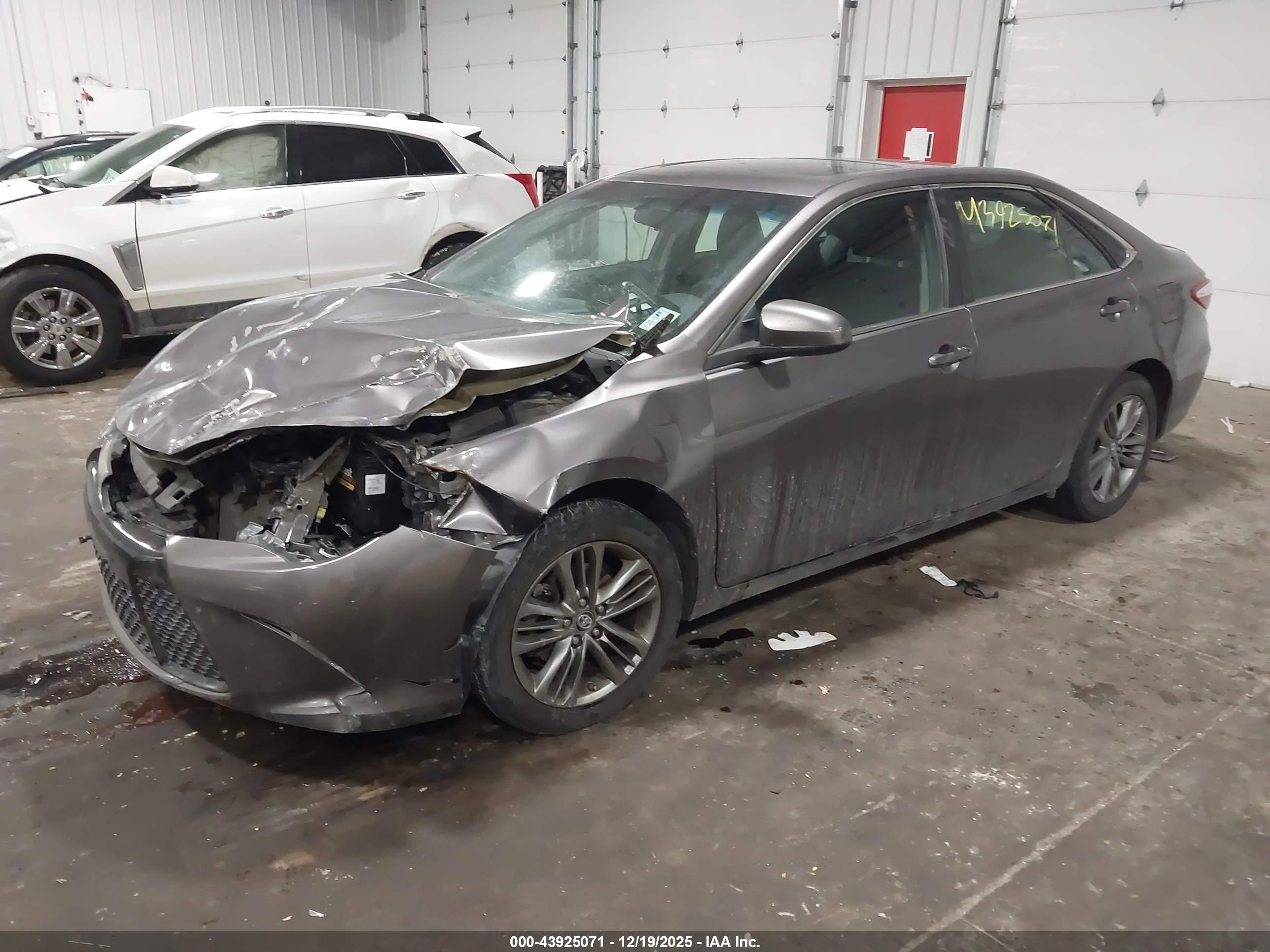TOYOTA CAMRY image 2