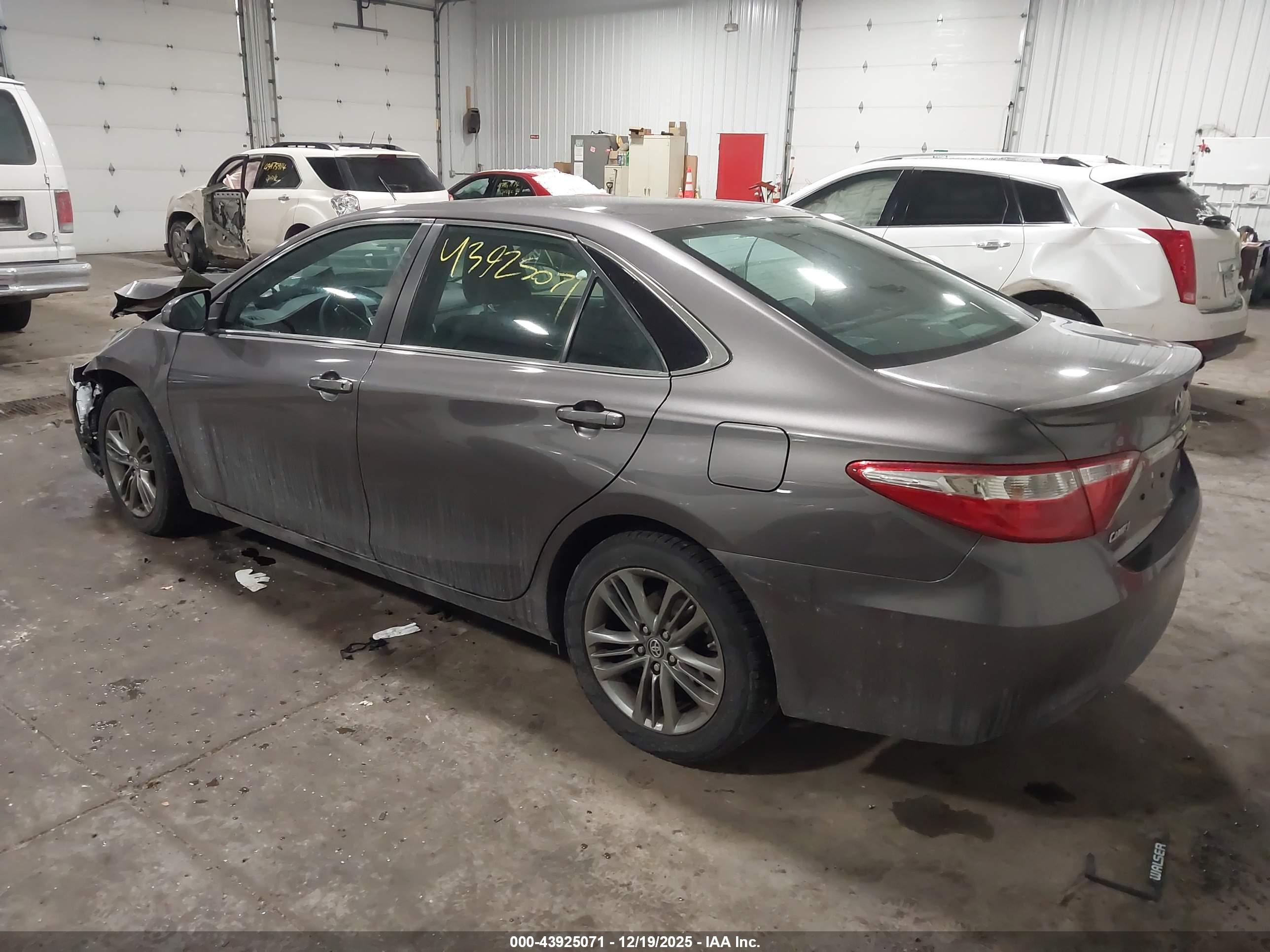 TOYOTA CAMRY image 3